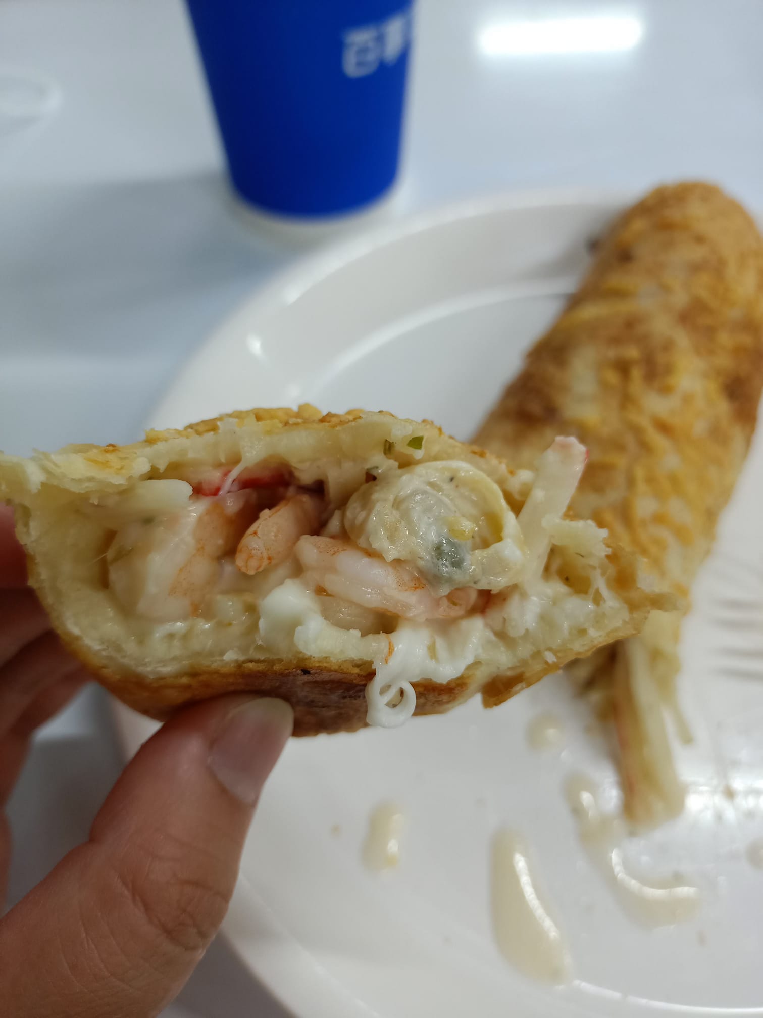 好市多下架多年的海鮮捲悄悄回歸，但雞肉捲似乎暫時停售了。（翻攝自臉書「Costco好市多商品經驗老實說」）