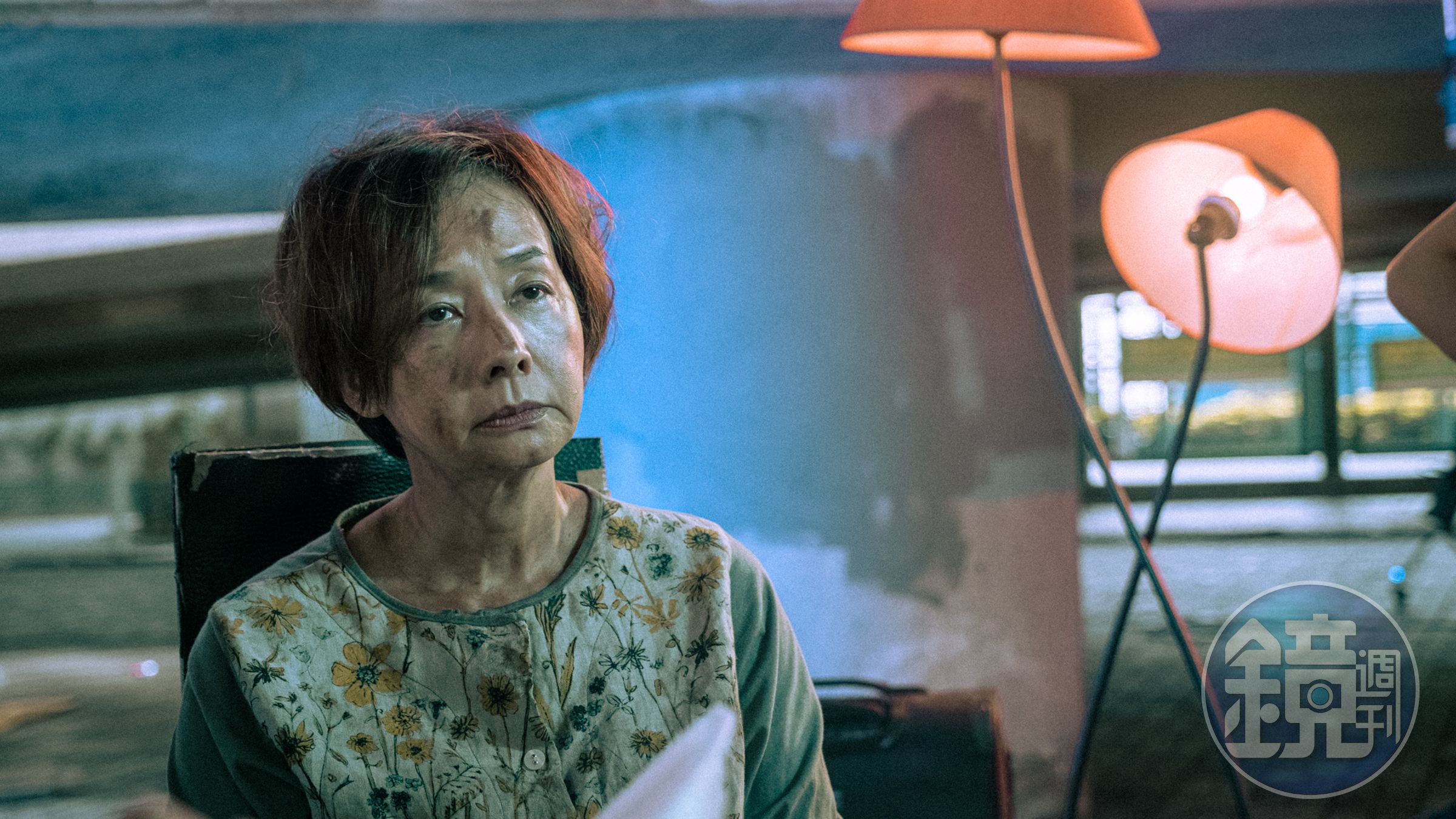 毛舜筠迥異《家有囍事》的大癲大肺的搞笑演技，在《死屍死時四十四》一本正經說幹話，表達劇情的荒謬。（華映提供）