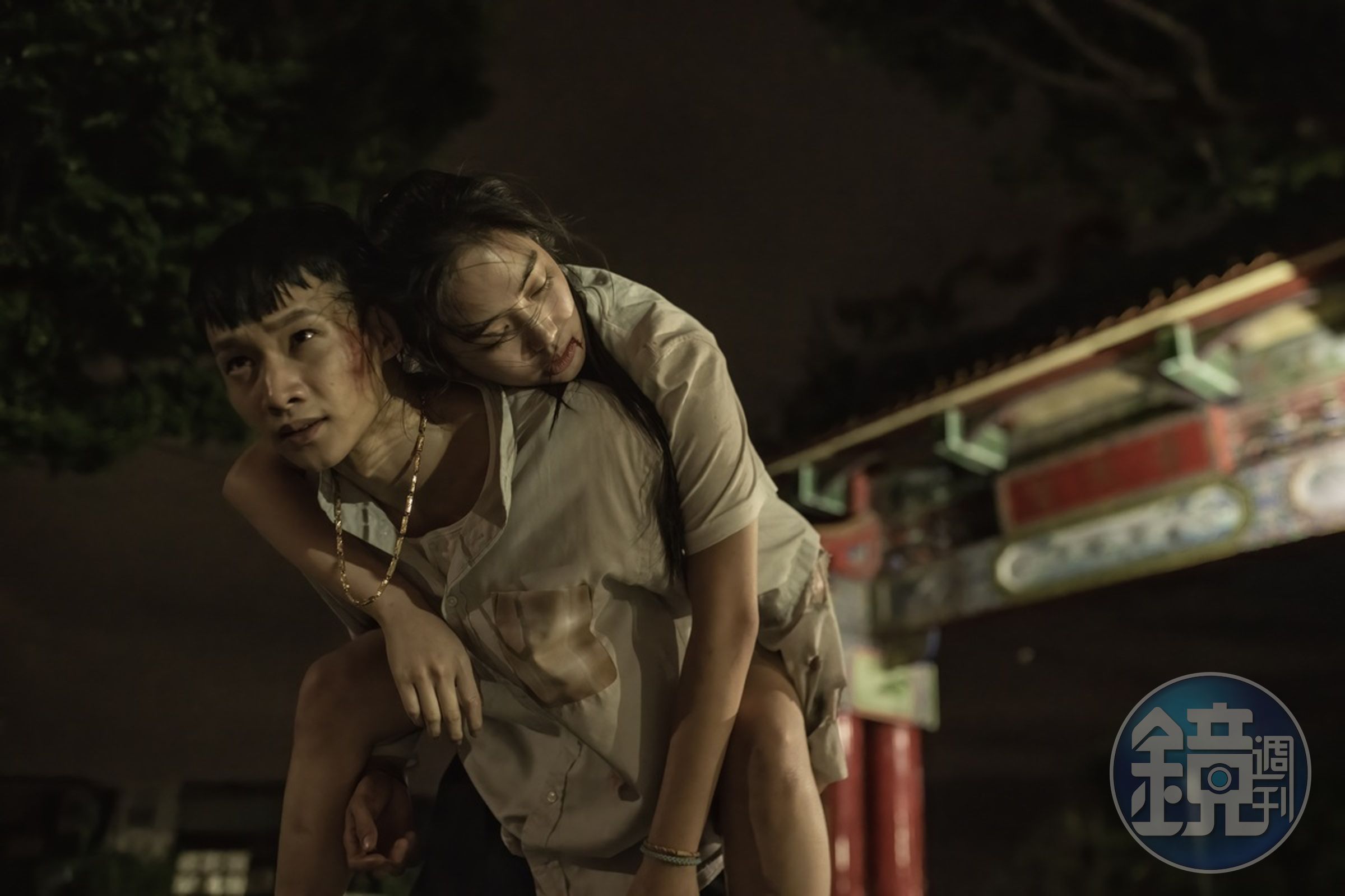 《化劫》阿呆（黃冠智飾演）跟王羽凡月（雷嘉汭飾演）是笭菁筆下的經典角色，2人在戲裡因愛為彼此犧牲。（台北双喜電影提供）