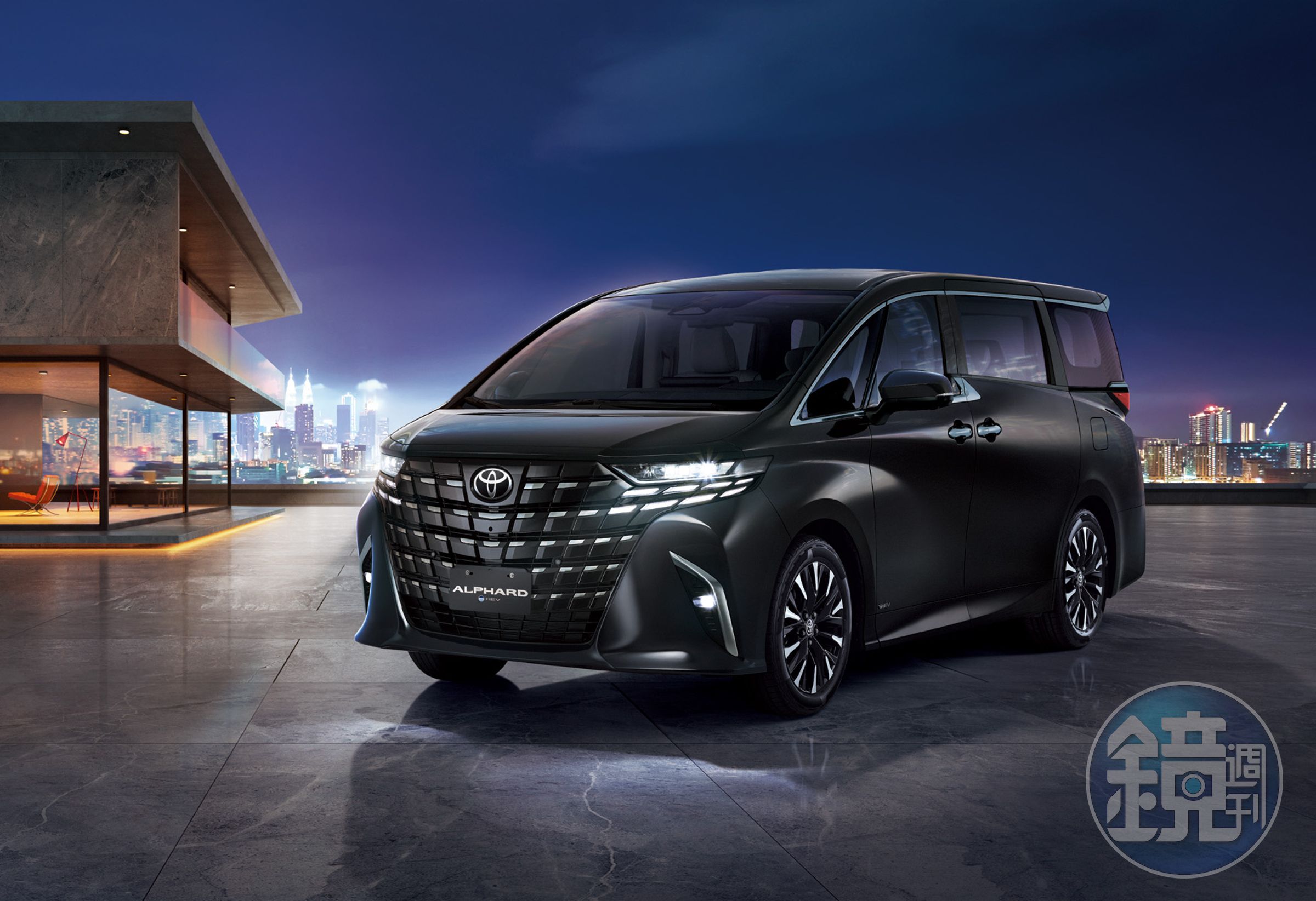 全新TOYOTA ALPHARD大改款集結新世代霸氣外觀、極致奢華的內裝配備，搭配全新2.5L Hybrid動力系統，為金字塔尖端客群重新定義更尊榮且舒適的移動體驗。