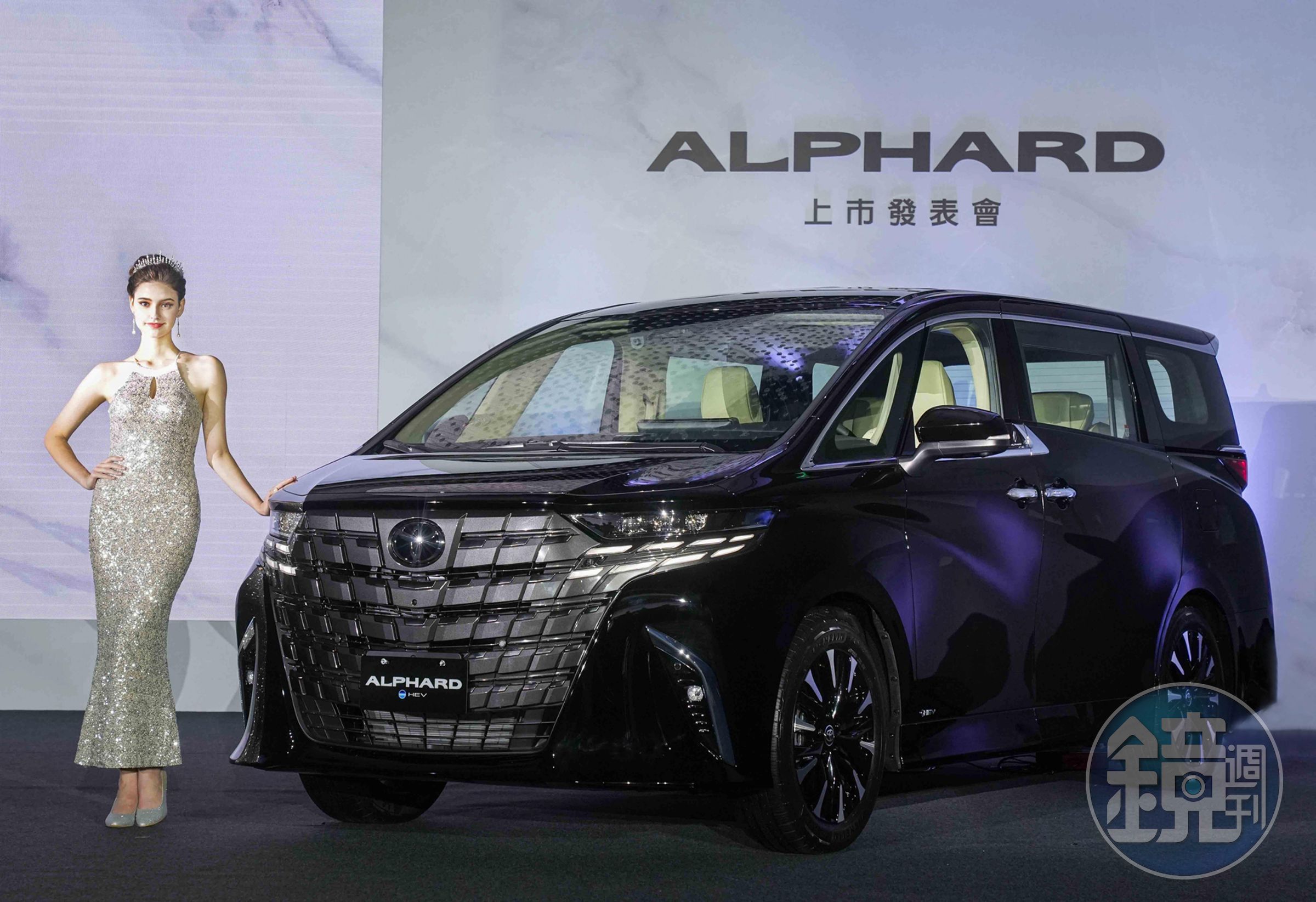 TOYOTA Alphard建議售價315萬元。