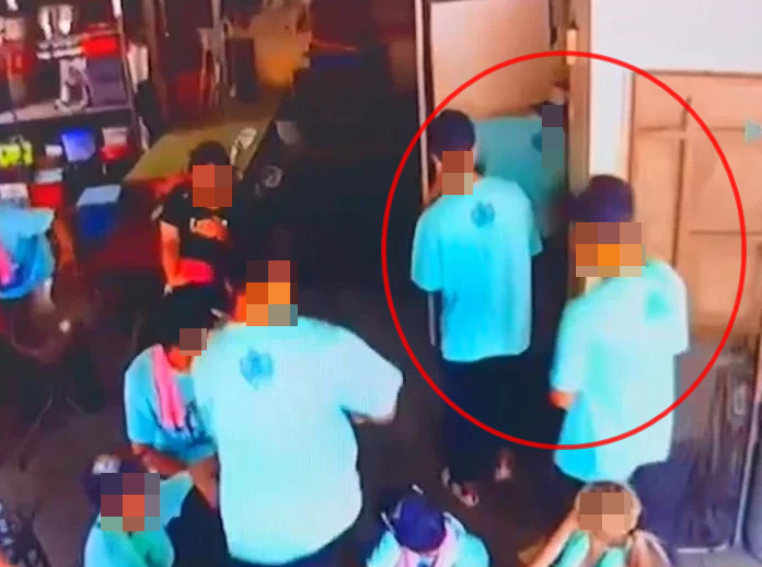 台南鹽水區一間民宅被轎班人員闖入休息，還留下滿地垃圾，讓屋主氣炸。（翻攝臉書）