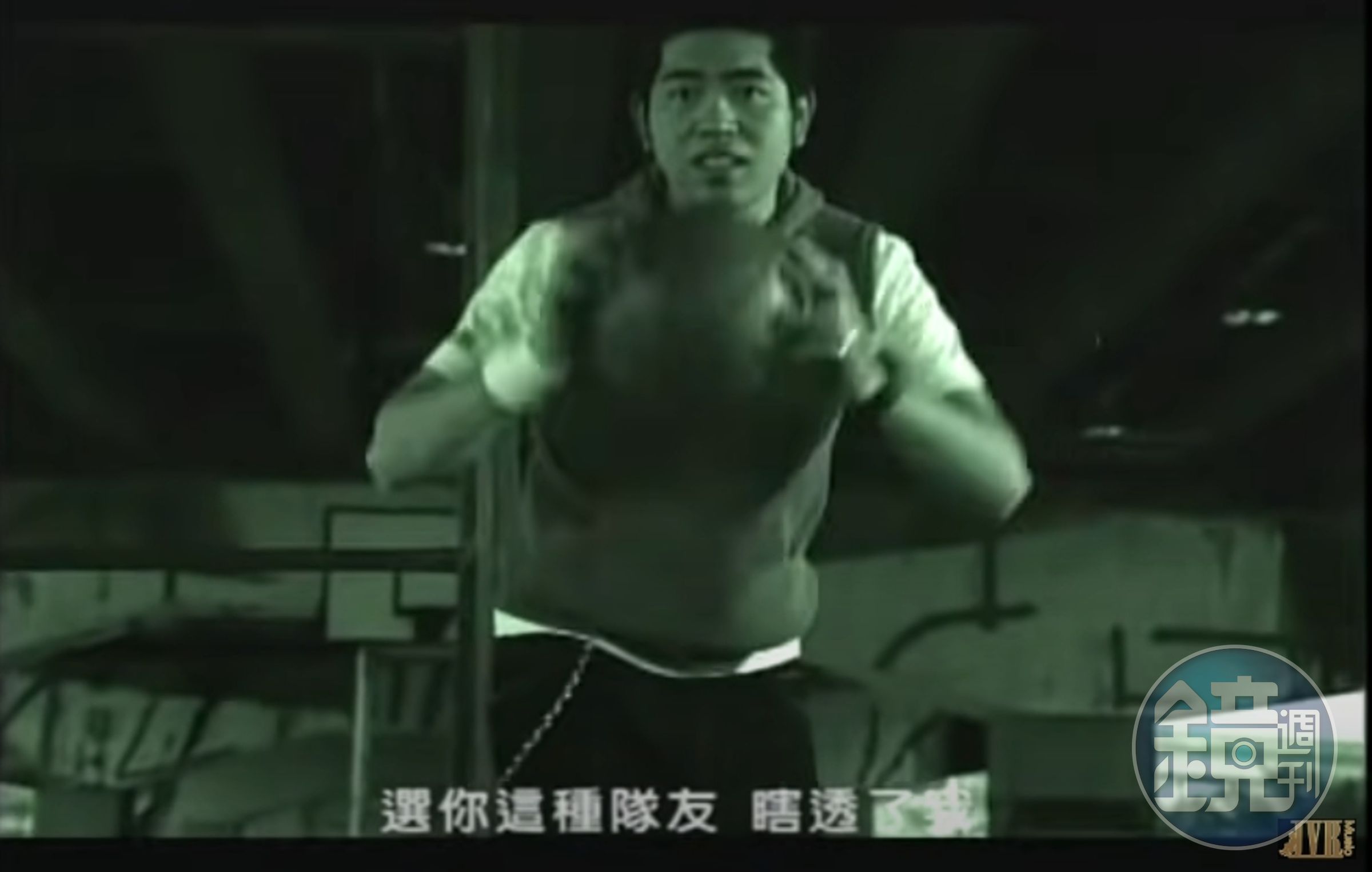 歌曲中有句歌詞「選你這種隊友 瞎透了我」,此時MV鏡頭在NONO身上,顯得格外諷刺。(翻攝自周杰倫 Jay Chou YT頻道)