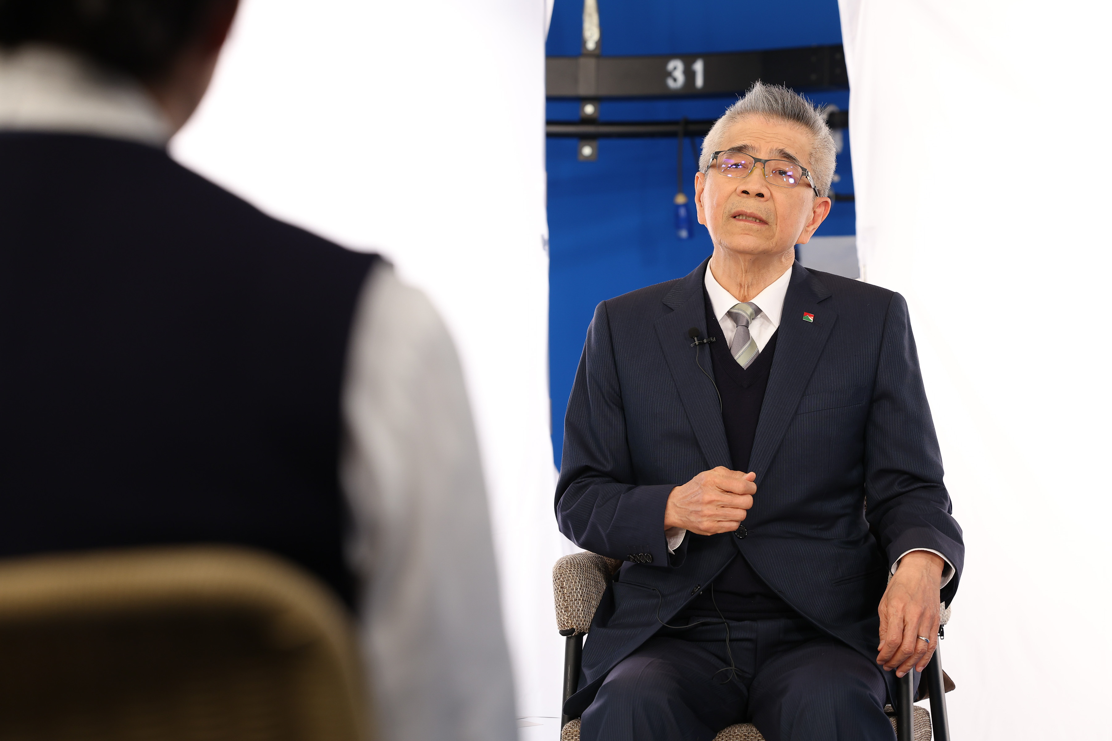 信義房屋榮獲2023上半年跨領域各大獎項，周俊吉在仁心慧語節目中分享閱讀是自己最重要的老師。（信義房屋提供）