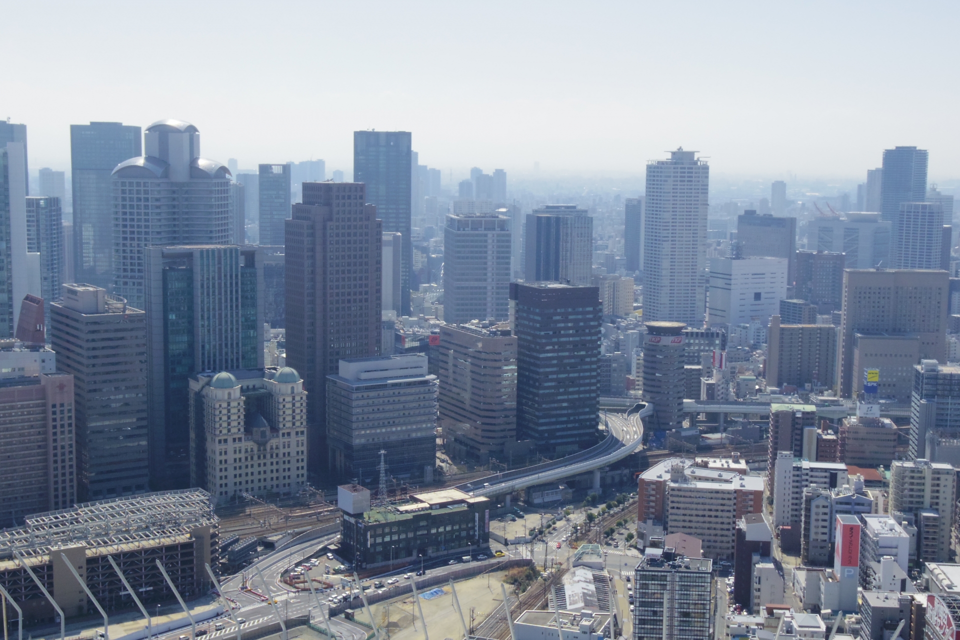 女網友與家人合資買房、投資店面，但遭親戚眼紅買太多。（示意圖，photoAC）