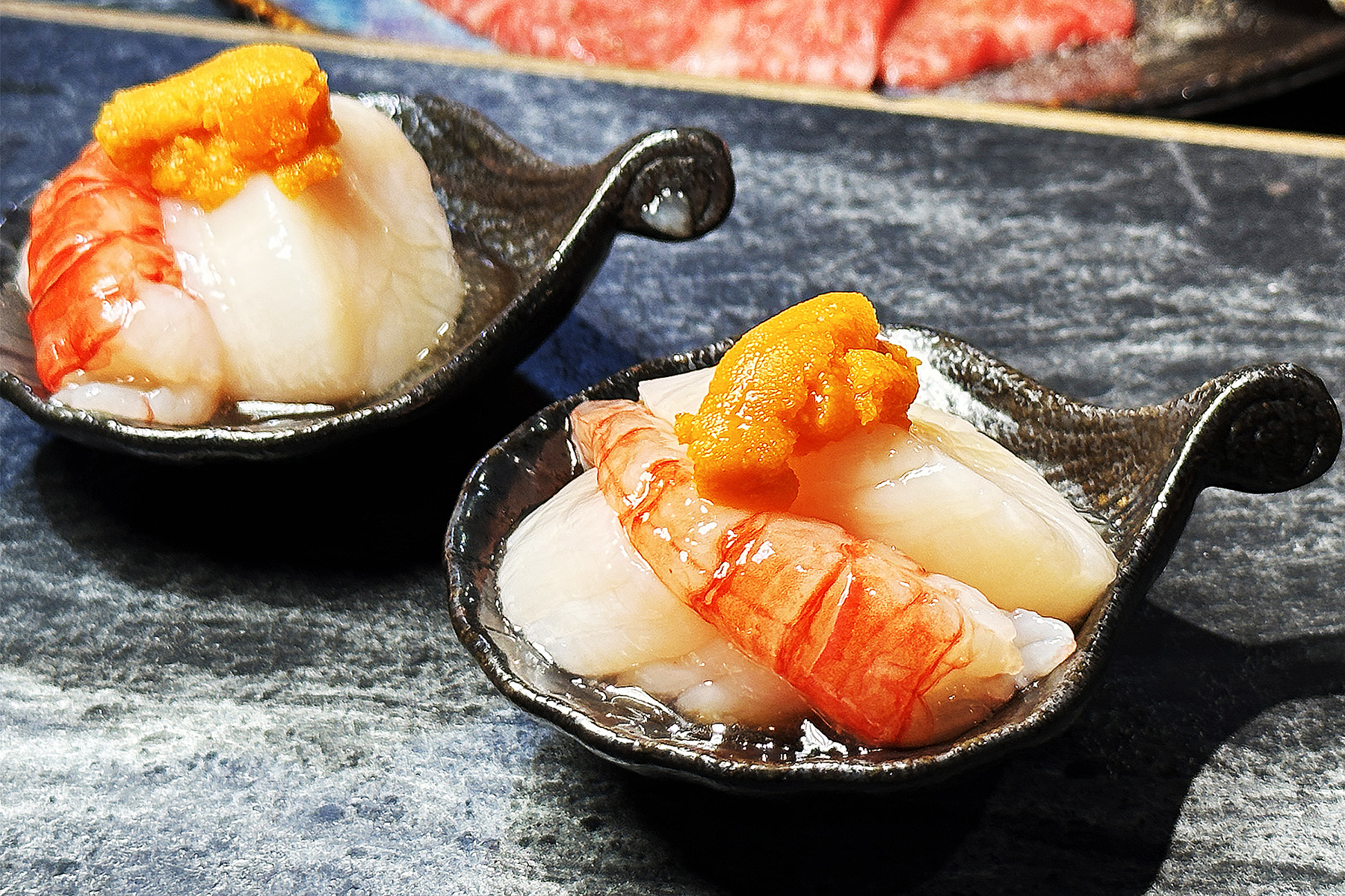 吃完燒肉的最後，再搭配澎湃的「海味干貝漢堡加海膽」，為今日的鹹食劃下完美句點。（200元／份）
