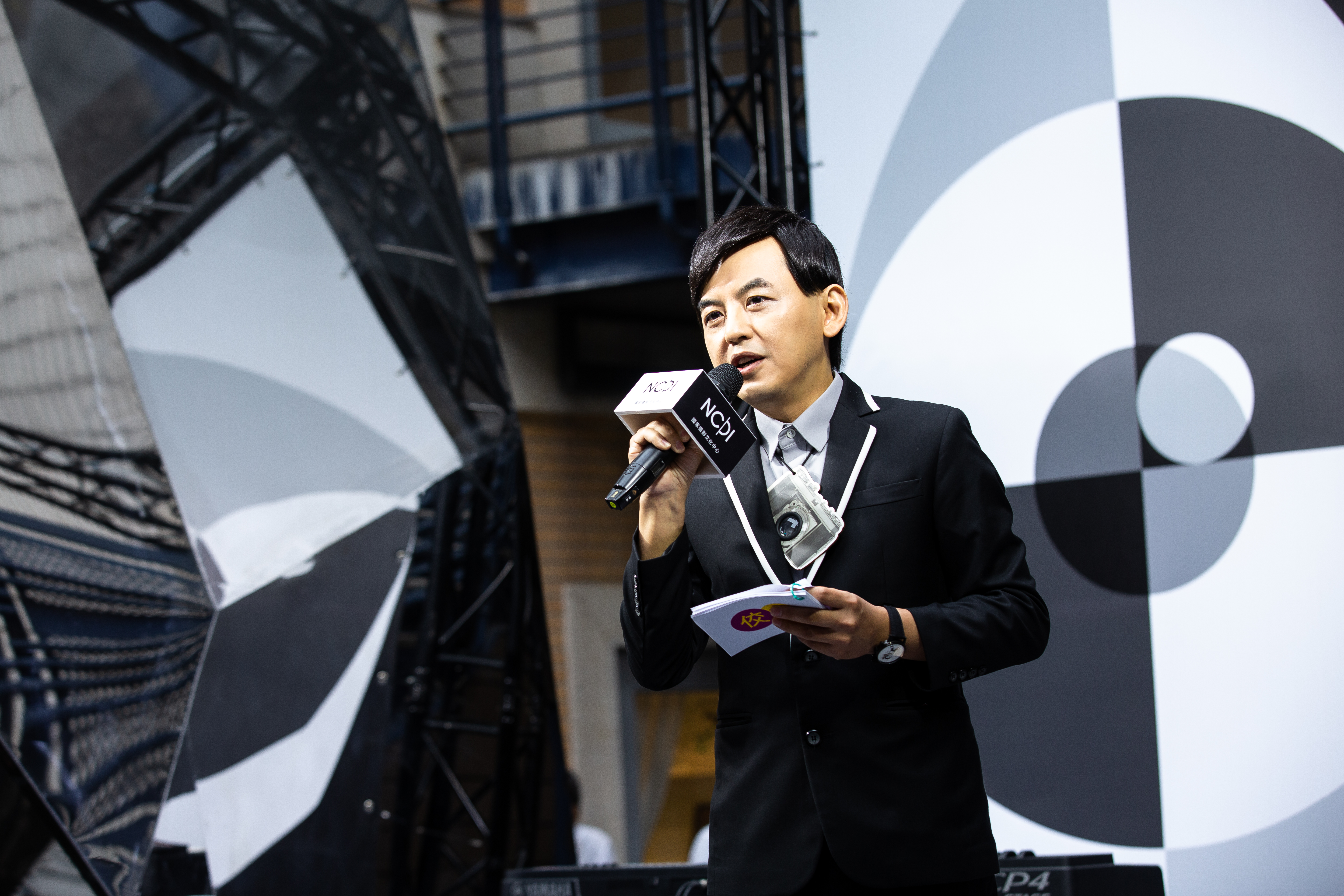 黃子佼性騷擾事件爆發後，神隱1個多禮拜，首度向友人傳訊7個字。（本刊資料照）