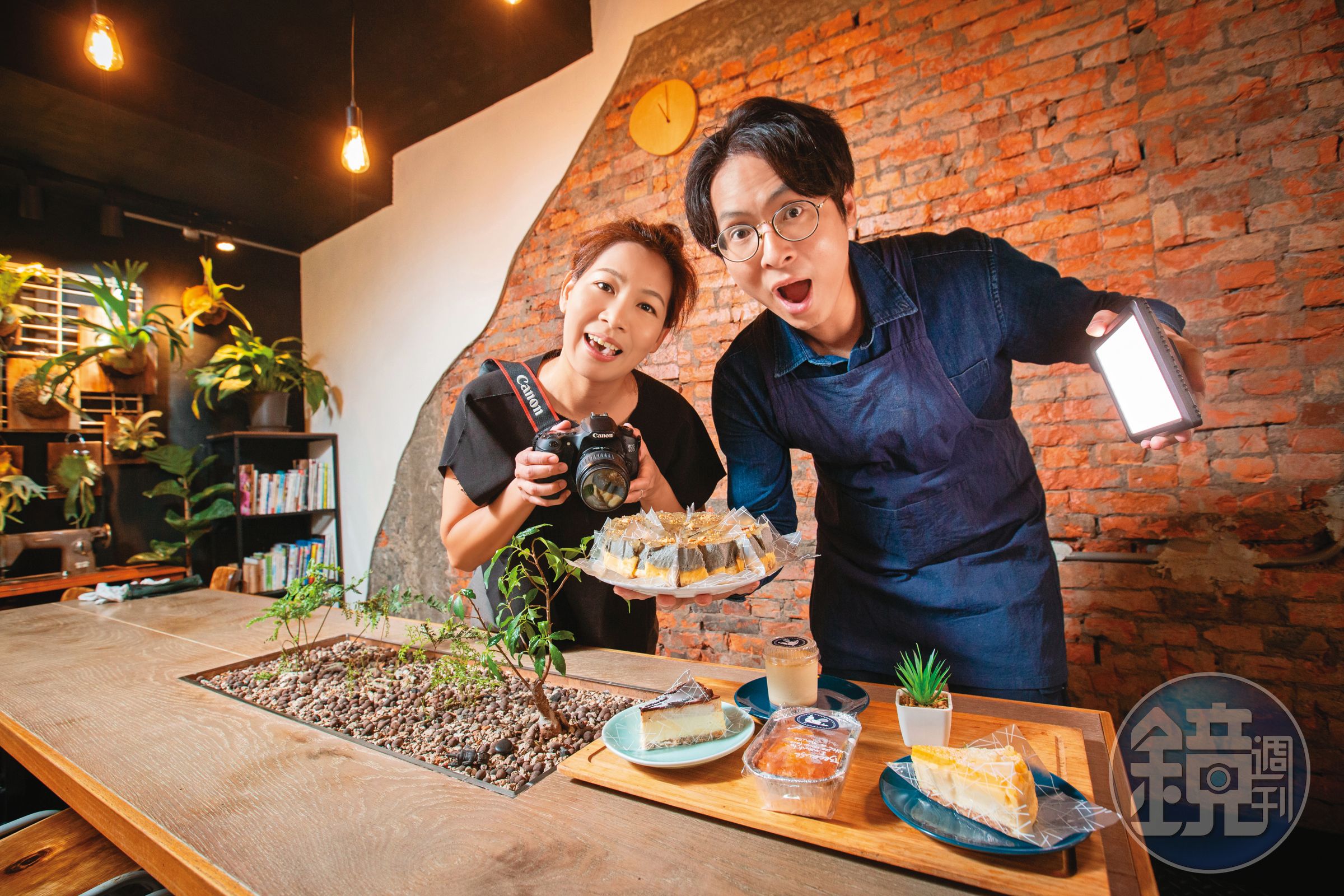 拿拿摳（右）與好友多多（左）曾在蛋糕店一起工作，五年前同步失業後，合作創業「給冷鴿手作甜點」。