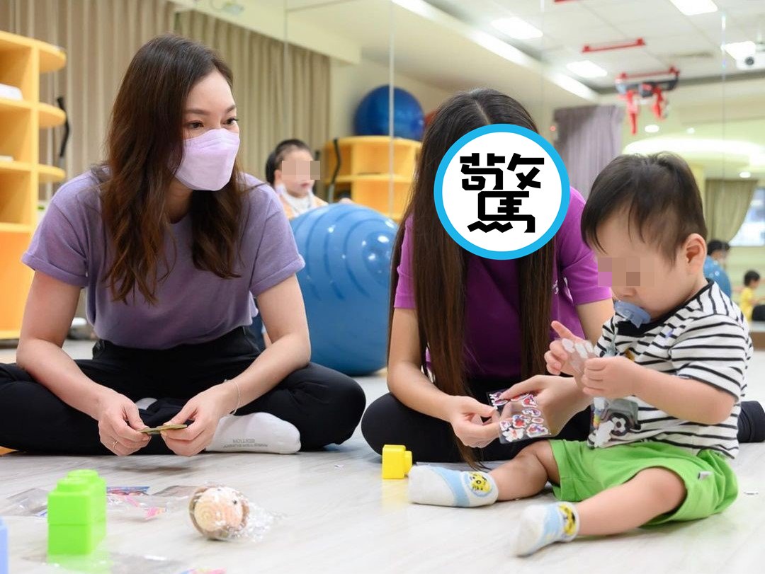 曾馨瑩（左起）帶著大女兒妞妞（中）到早產兒基金會做公益。（翻攝曾馨瑩IG）