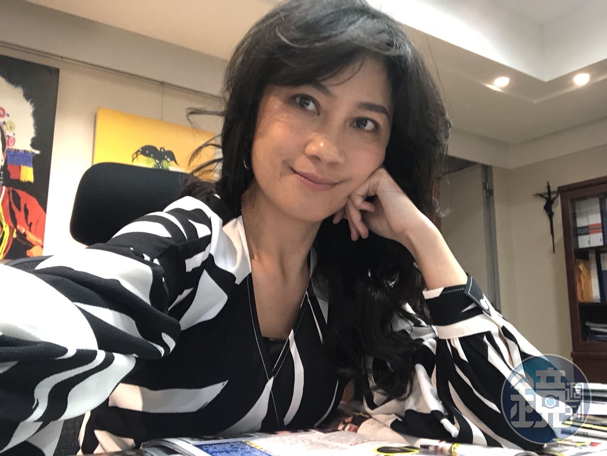 總統府發言人Kolas Yotaka(圖)遭爆與人夫隨扈李男不倫戀,李妻貼出陳情書公開向蔡英文、賴清德喊話,「請救救我和我的家人」。(翻攝自Kolas Yotaka臉書)
