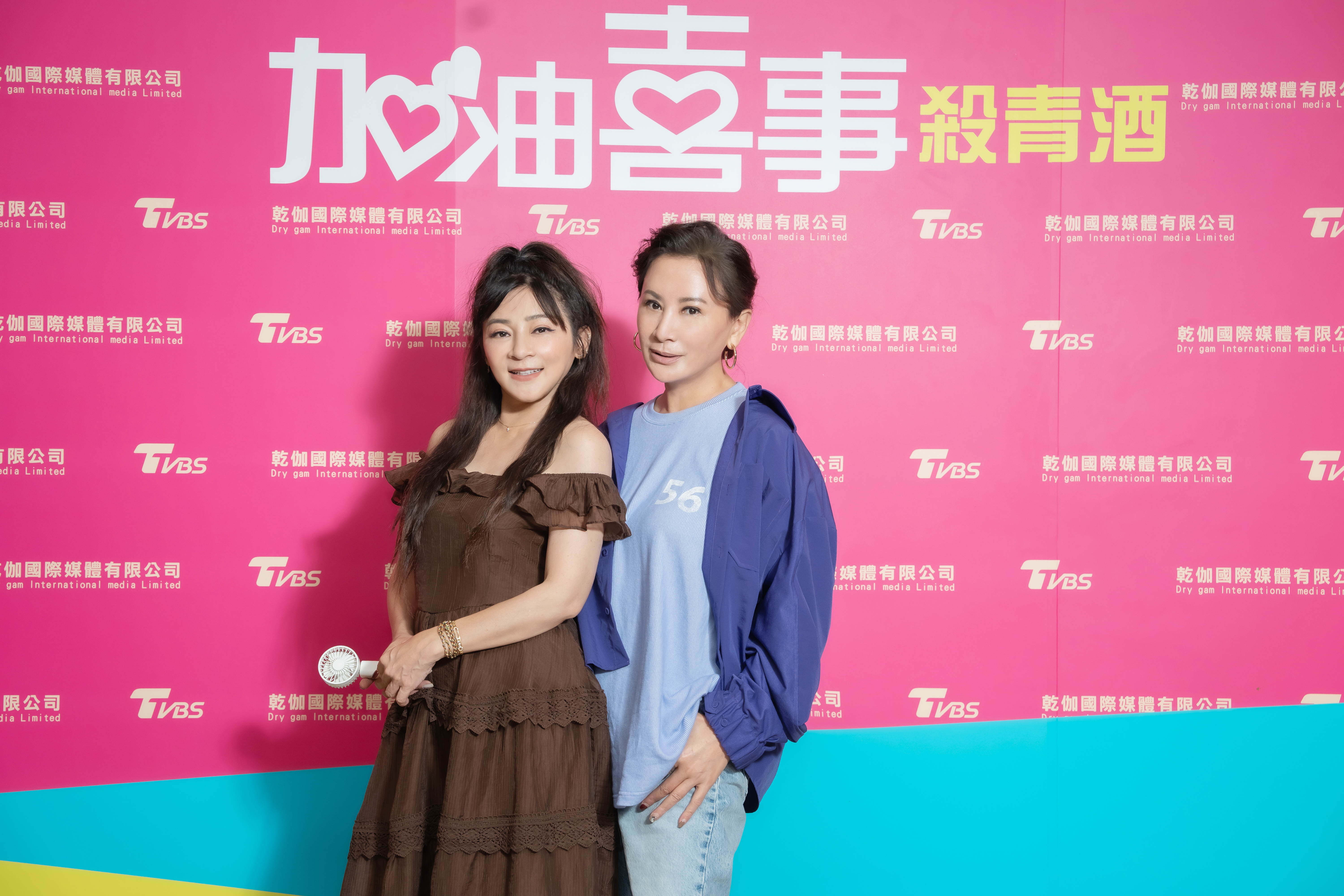 王彩樺(左)與陳亞蘭從第一集鬥嘴到最後。（TVBS提供）