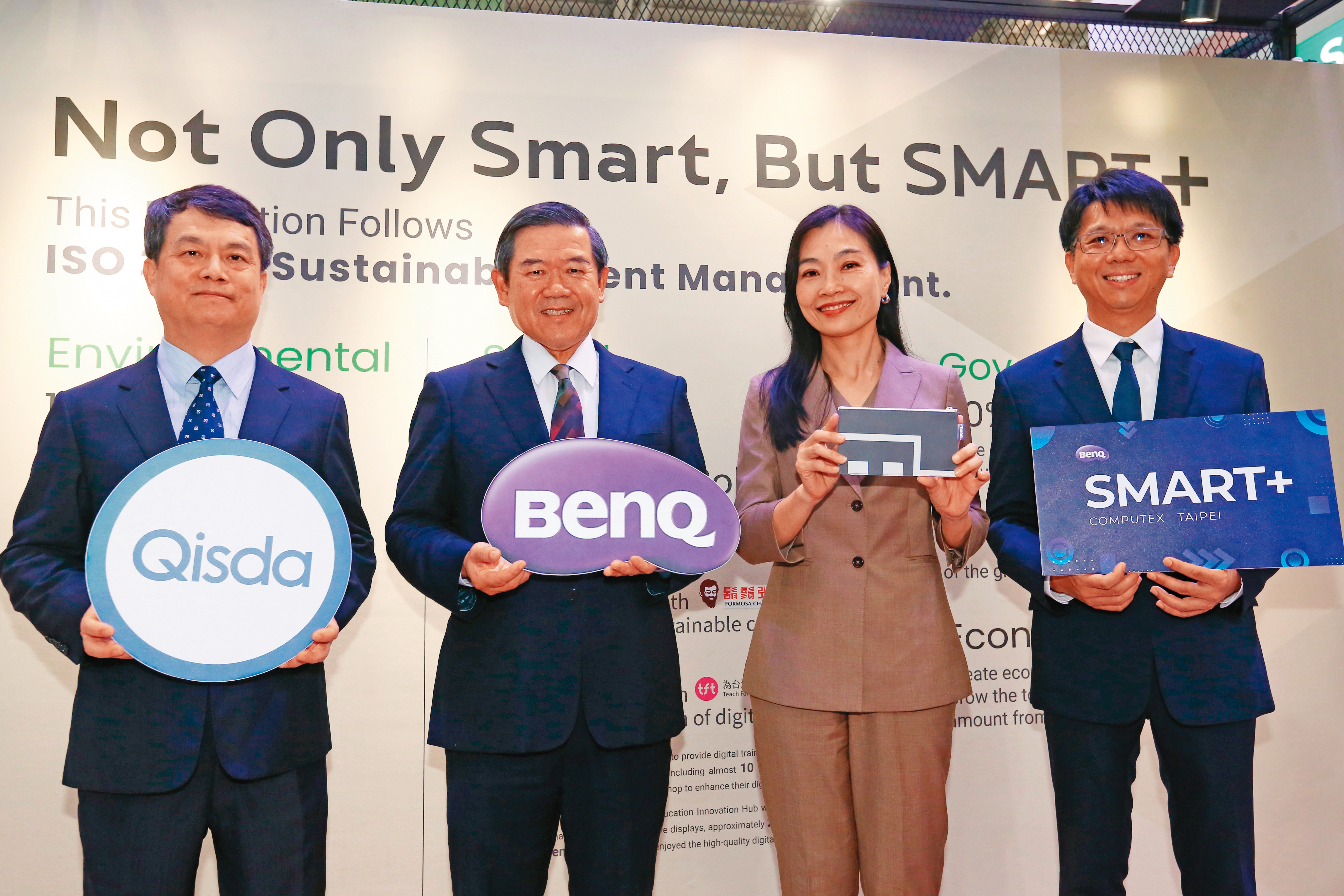 明基佳世達集團積極進軍智慧零售領域,子公司拍檔及眾福已開發出懸浮觸控相關產品,供客戶測試。