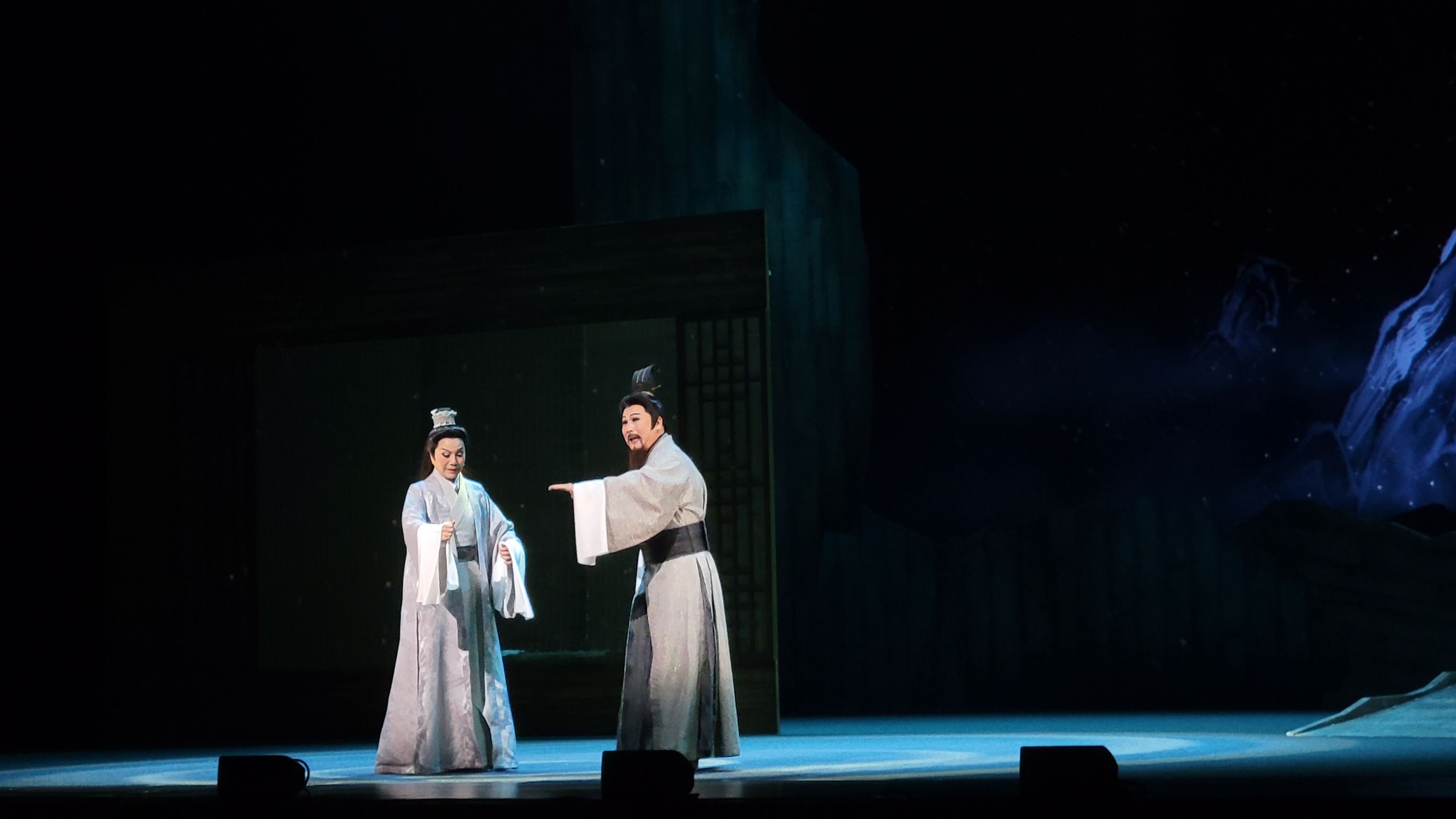 唐美雲與唐文華兩位戲曲巨匠分飾諸葛亮與劉備，將帶給大家不一樣的君臣之情。