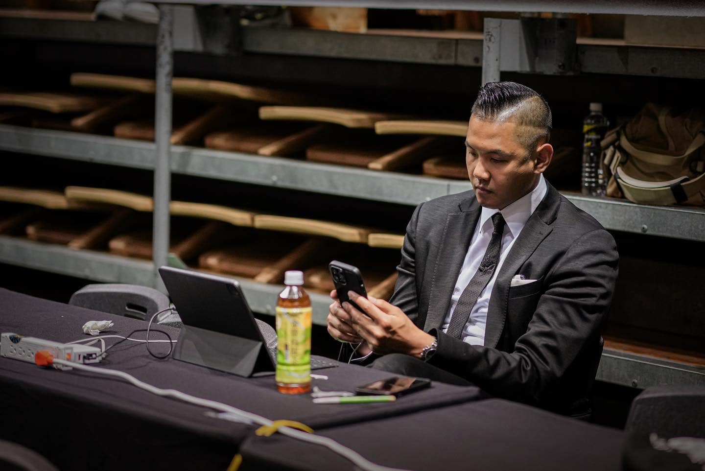 接連遭指控性騷，黑人表示「不再回應」。（翻攝自黑人臉書）