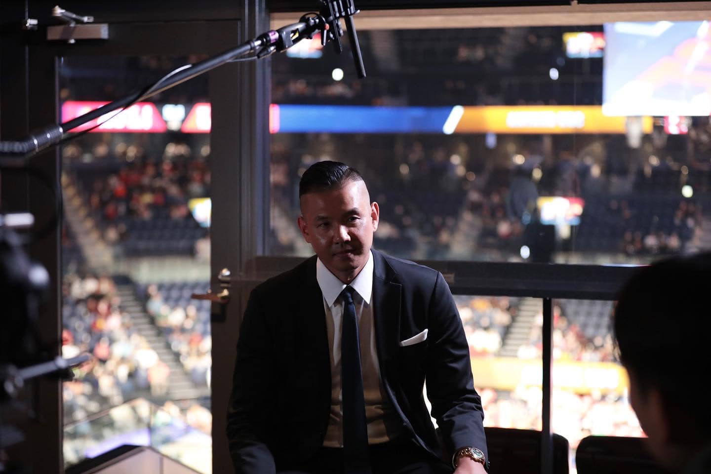 「黑人」陳建州遭「大牙」周宜霈指控性騷擾後，透過律師發聲明提告民事訴訟，郭源元則跳出來也指控遭黑人性騷。（翻攝自黑人臉書）