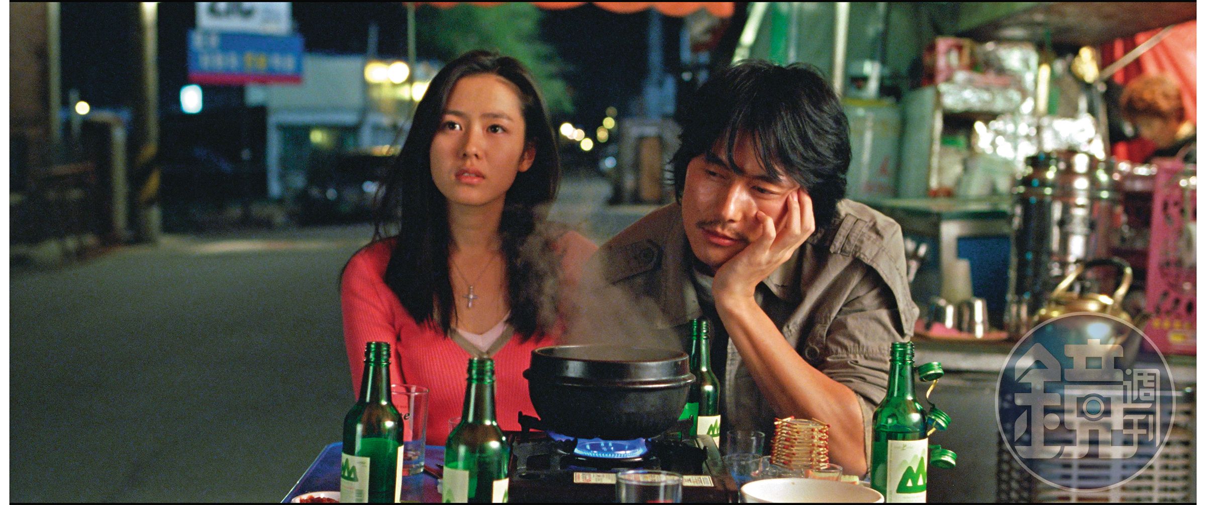 由孫藝真(左)搭檔鄭雨盛(右)主演的電影《腦海中的橡皮擦》上映時,有許多甜蜜場景和台詞引發熱烈討論。(甲上娛樂提供)