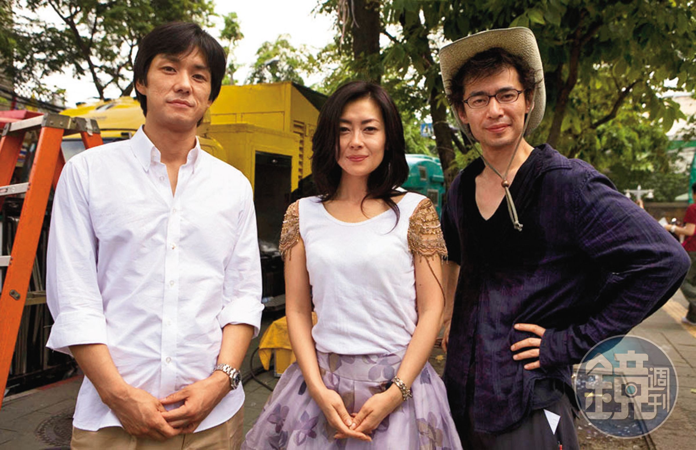 李宰漢(右起)執導、中山美穗與西島秀俊演出的電影《再見,總有一天》,在日本熱賣12億日圓。(翻攝自Daum Movie)