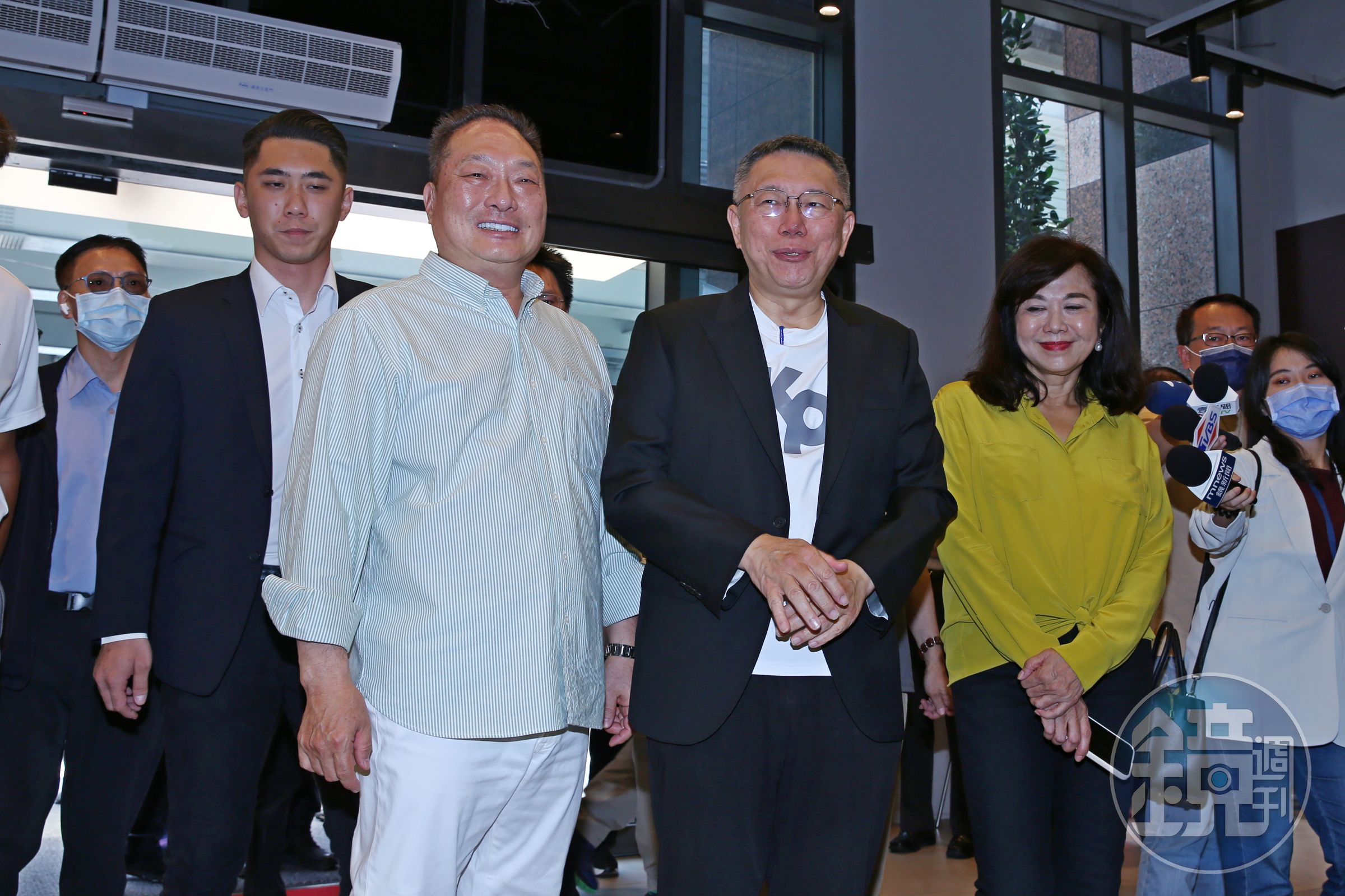 對於藍營祭出「柯文哲條款」防止黨員跳船,柯文哲有不同看法。
