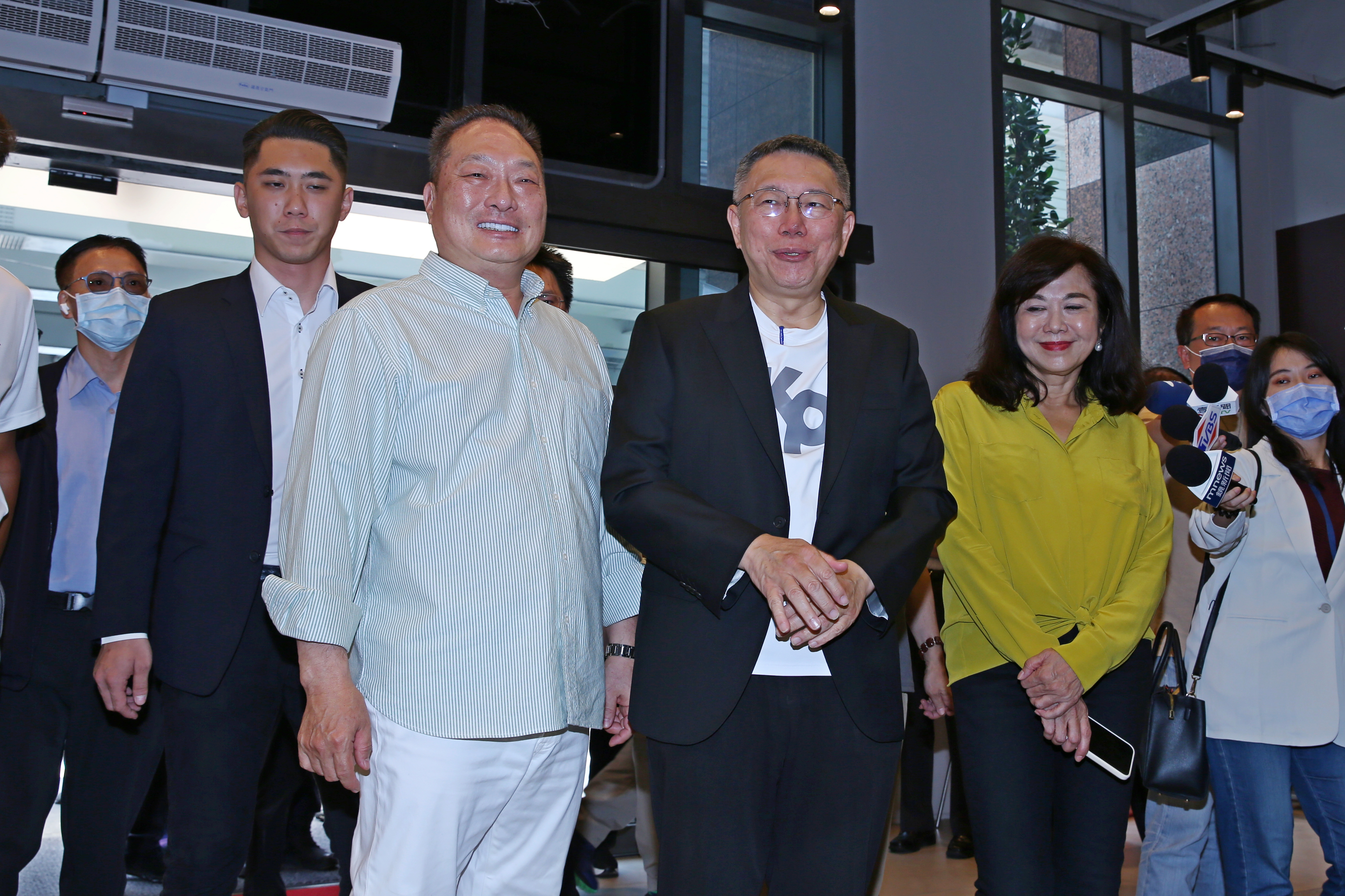 對於藍營祭出「柯文哲條款」防止黨員跳船，柯文哲有不同看法。