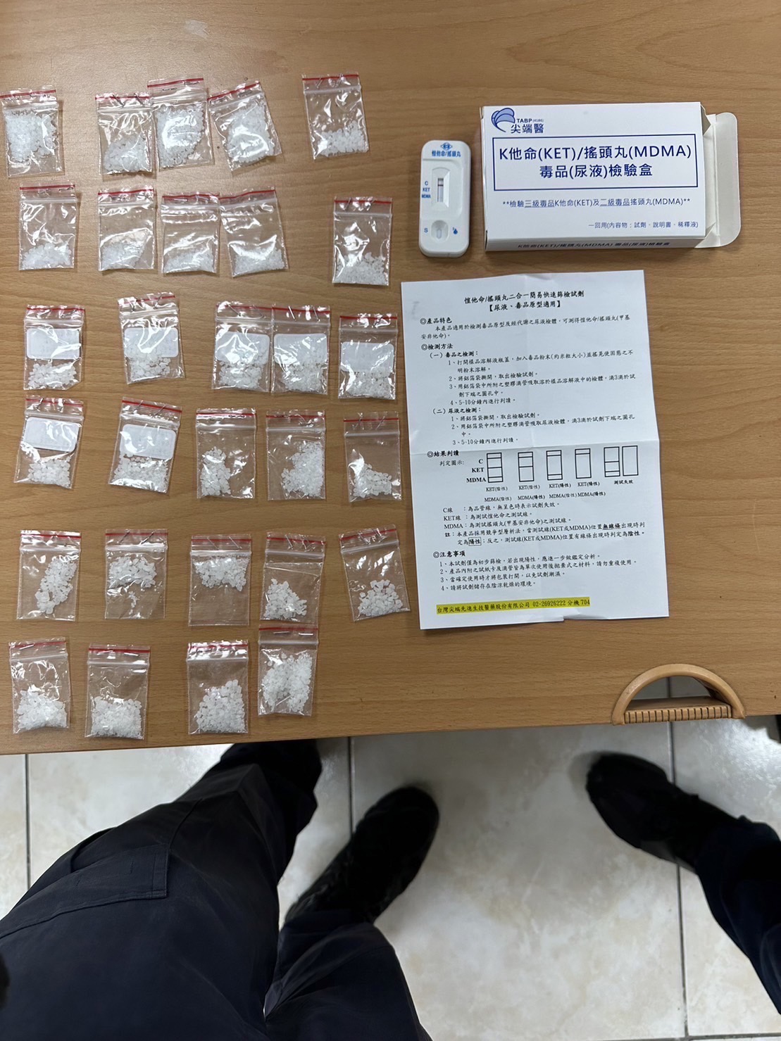 警方在江男車上起出34包K他命毒品。（翻攝畫面）