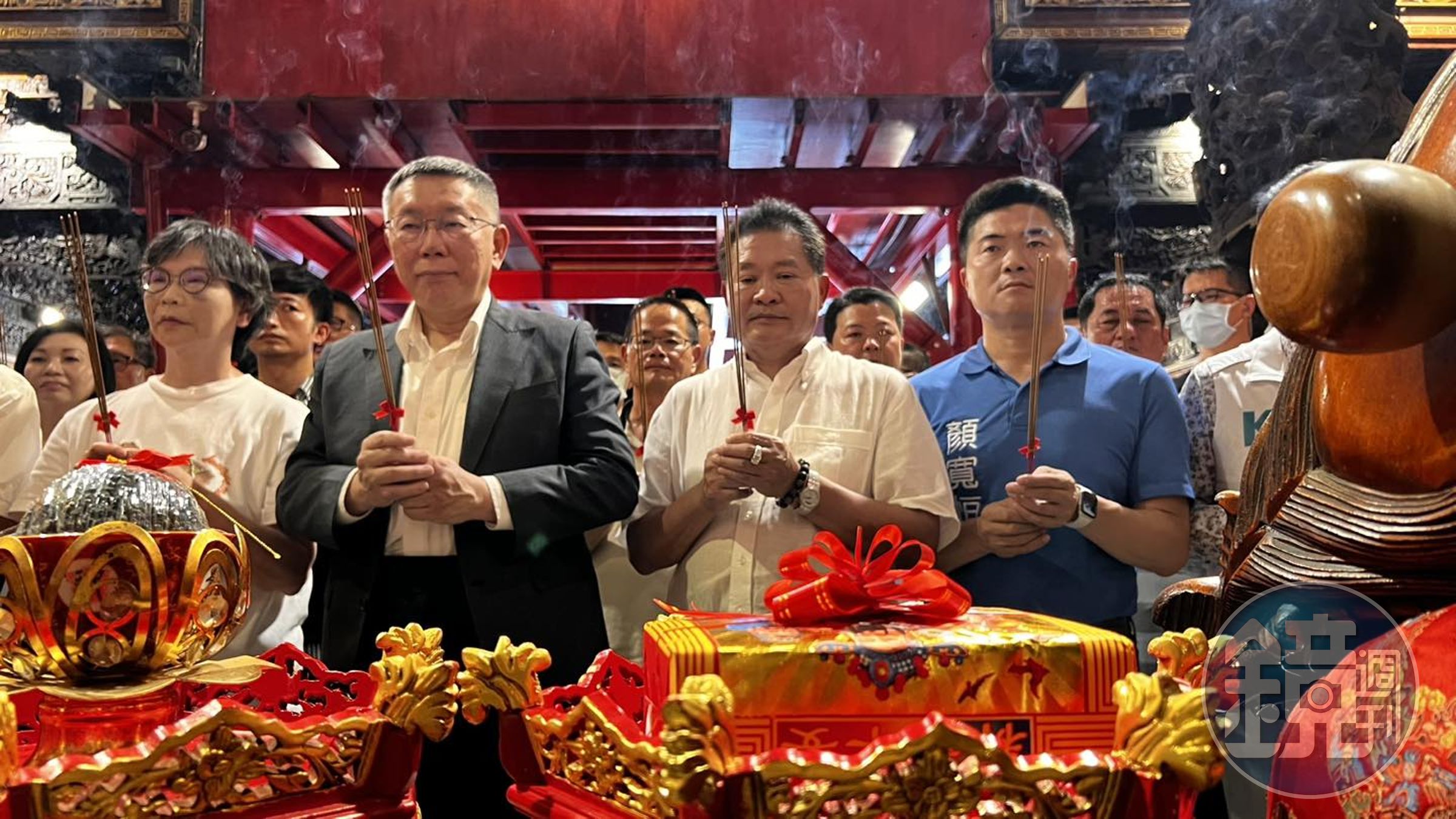 柯文哲昨與國民黨提名的立委參選人顏寬恒在鎮瀾宮同台,朱立倫說沒問題,大家都可以拜媽祖。(翻攝自顏寬恒臉書)