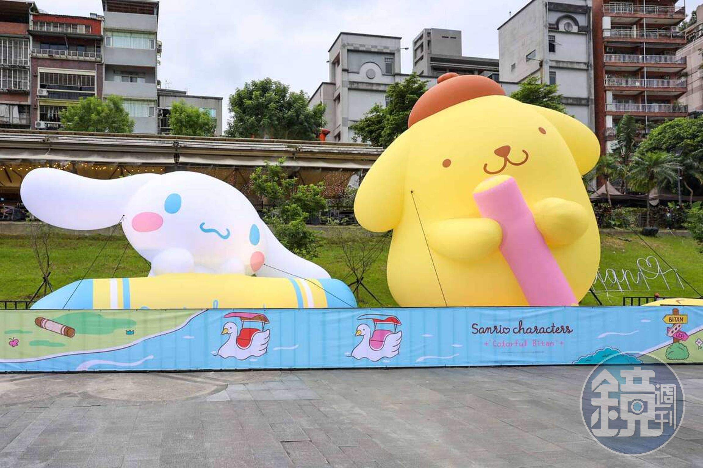 「三麗鷗家族明星」在碧潭風景特定區東岸廣場和大家見面。（新北觀旅局提供）