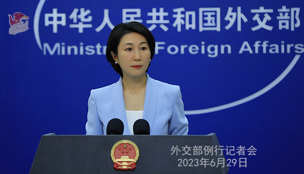 中國外交部發言人毛寧直言，「我們對布林肯有關言論表示不滿」。（翻攝自中國外交部官網）