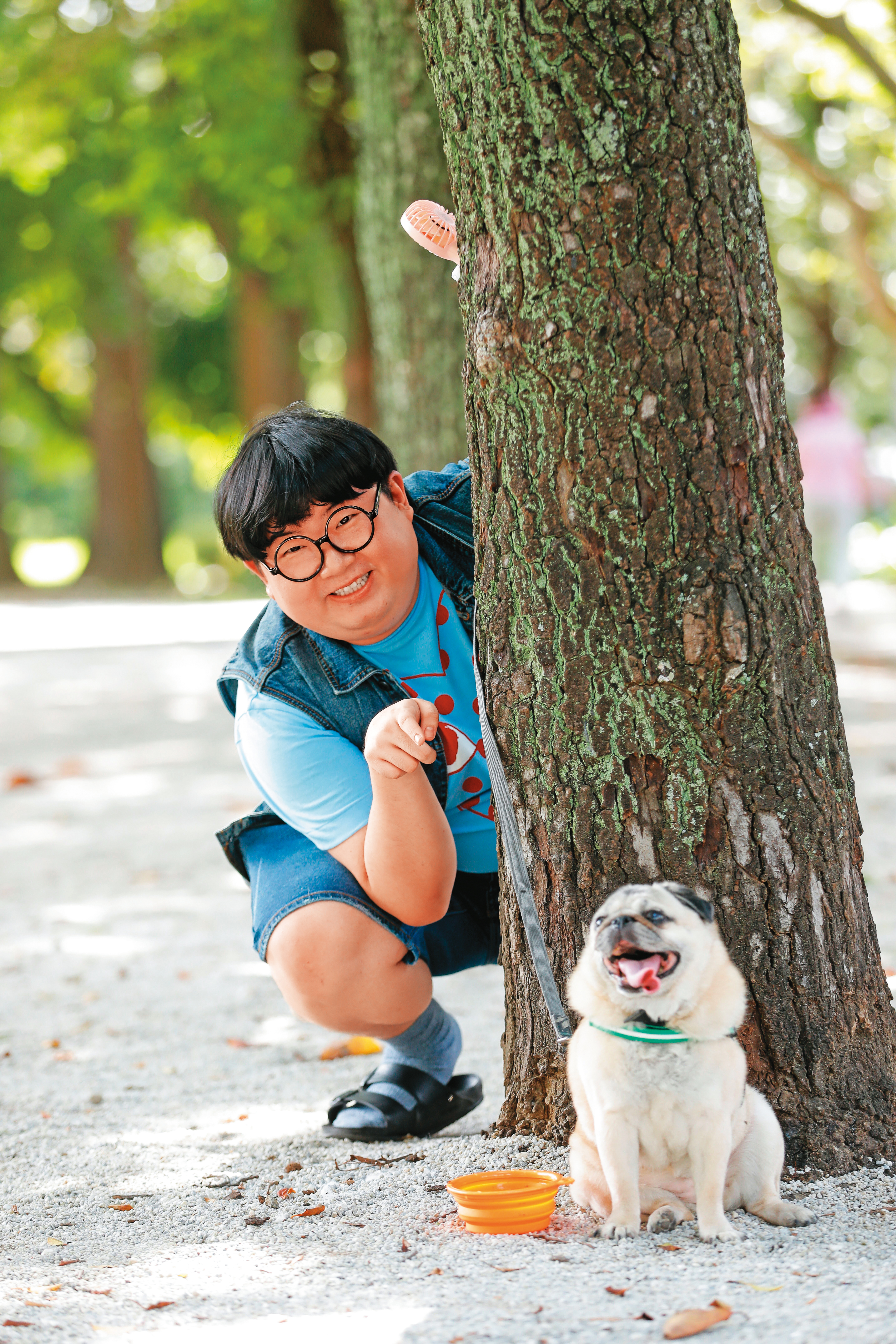 陳彥佐透露兩隻愛犬平日由嫂嫂照顧，但自己只要有空也會幫忙遛狗。