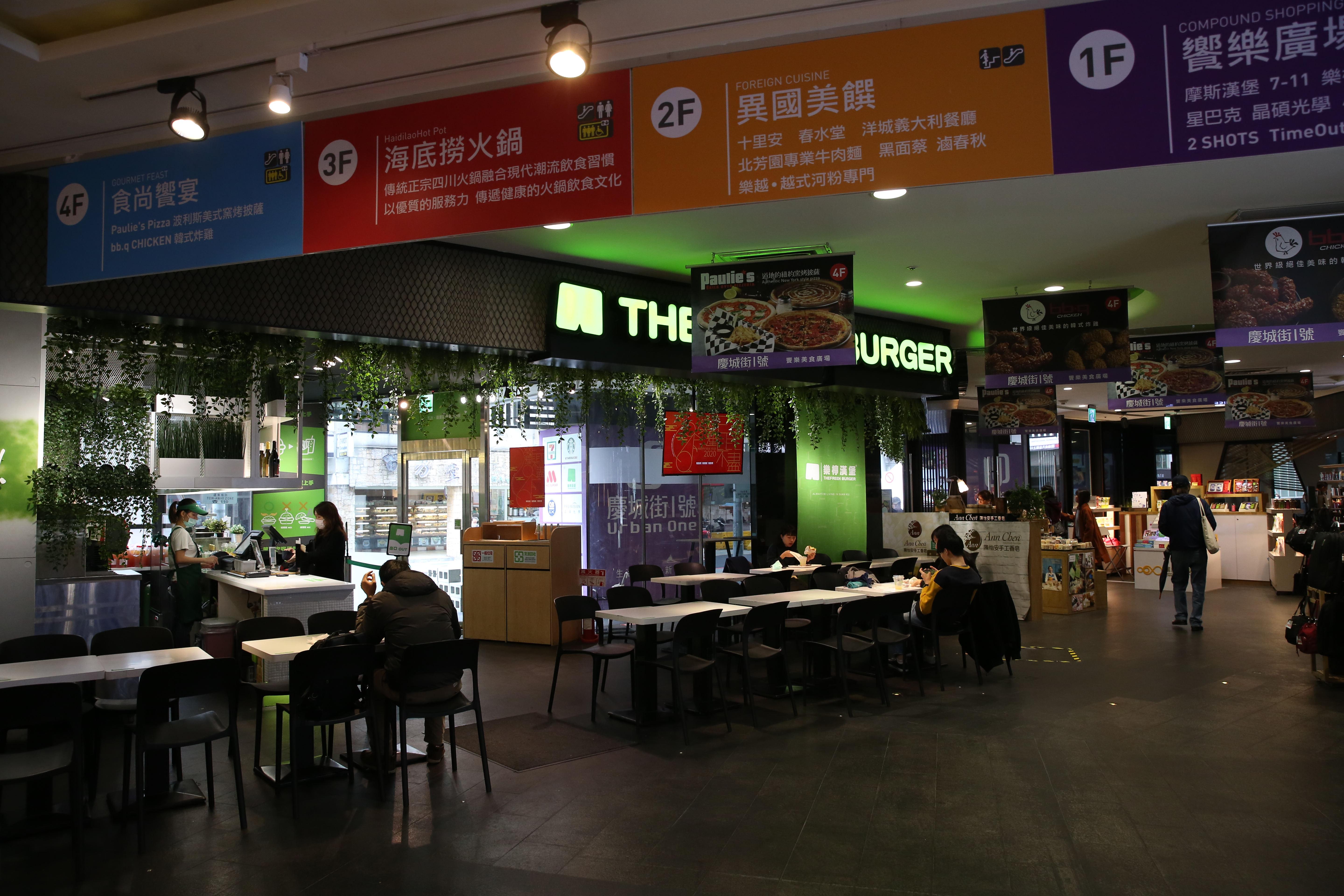 8月1日起百貨公司及購物中心、量販店、公家單位等8大場所，全面不得提供生物可分解塑膠製成之免洗餐具。（示意圖，本刊資料照）