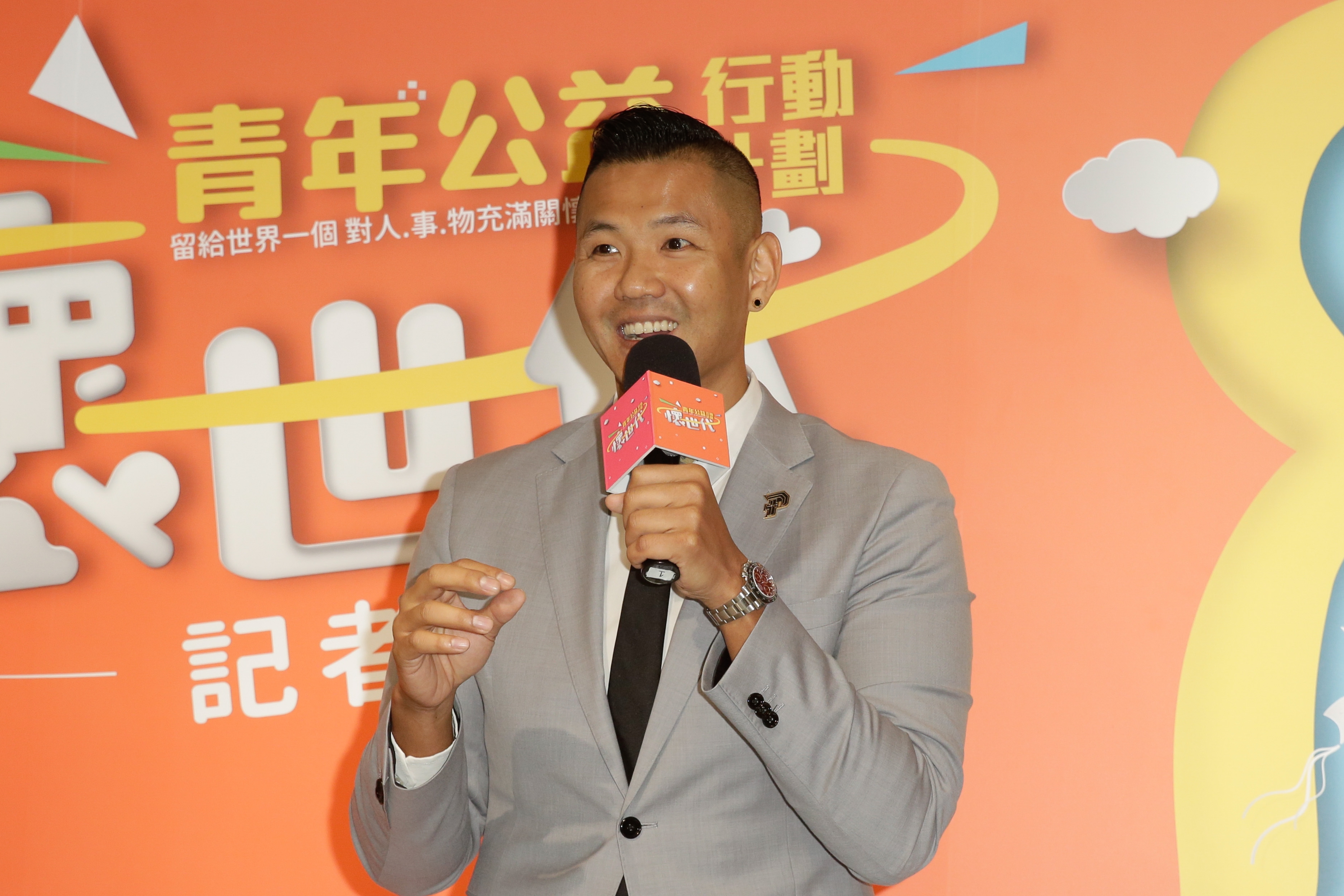 黑人過去是熱心公益、常做慈善的形象，不過如今被爆性騷翻車，網友也直呼「做好事及性騷擾是兩碼子事」。（本刊資料照）