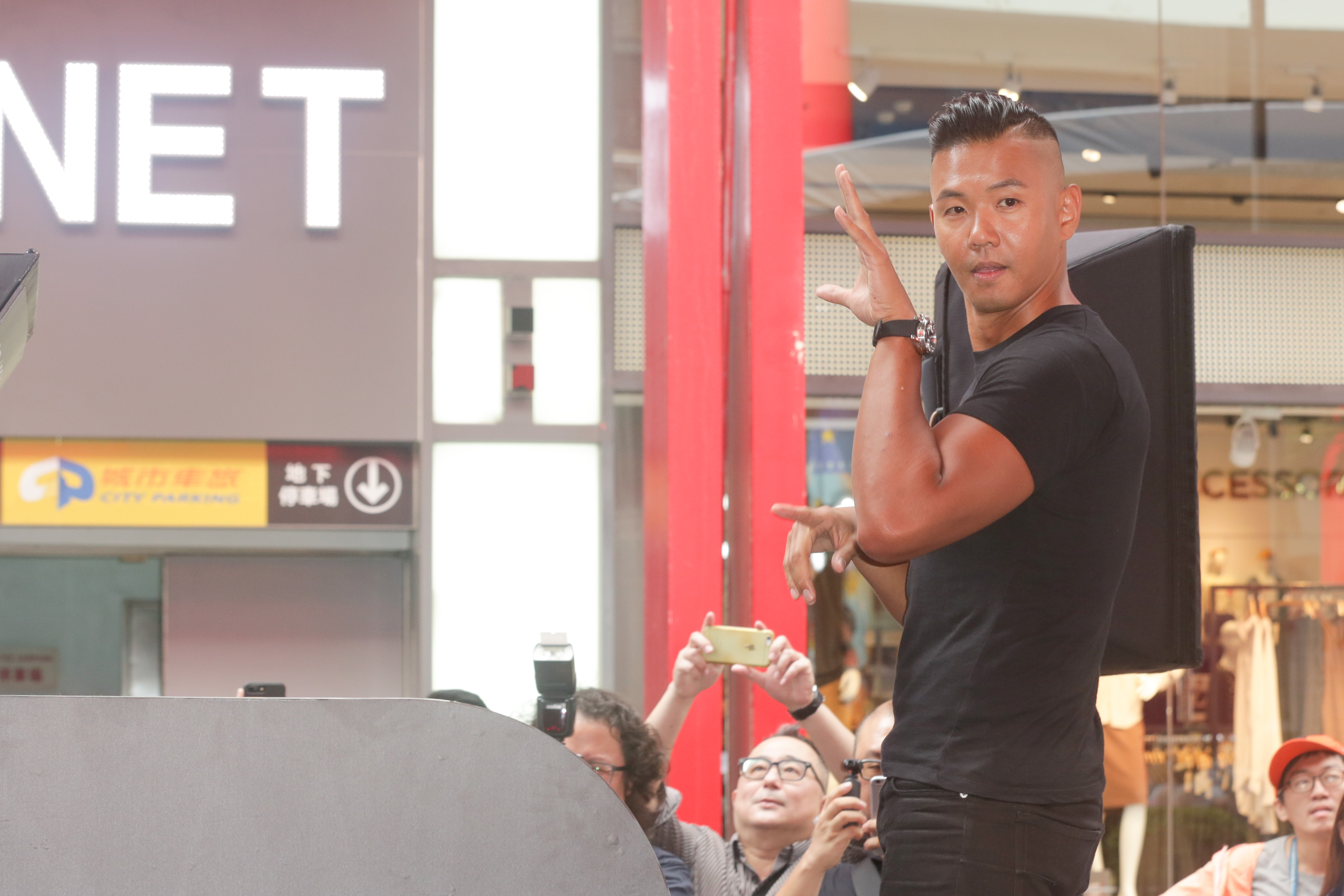 黑人過去就以愛開玩笑的形象著稱，沒想到竟然有前經紀人護航稱性騷是「玩笑」。（本刊資料照）