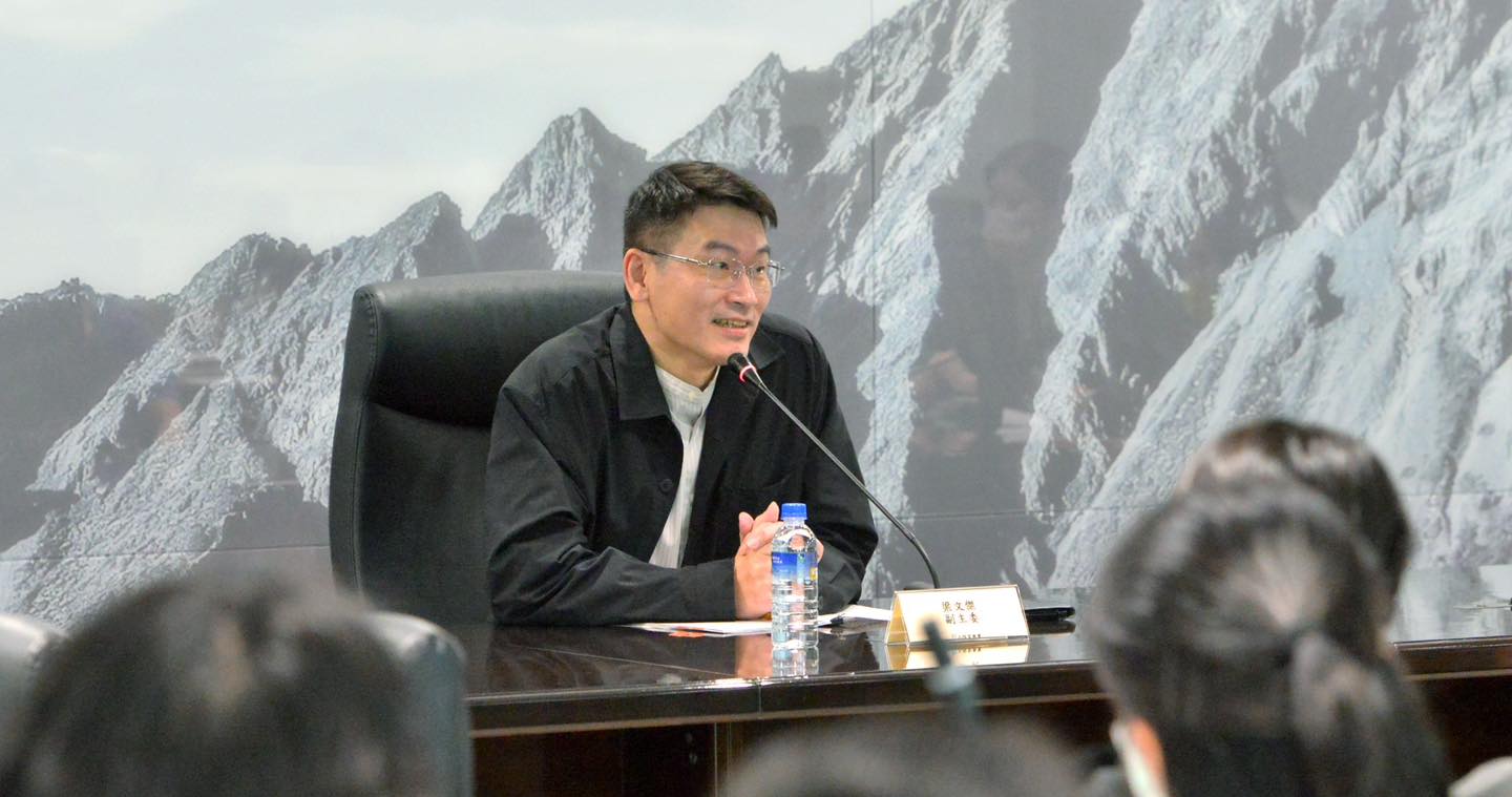 前立委黃國昌指稱梁文傑（圖）把服務處借給黑幫喬事，已轉任陸委會副主委的梁文傑表示全案已經司法判決「並無涉入」。（翻攝自陸委會臉書）