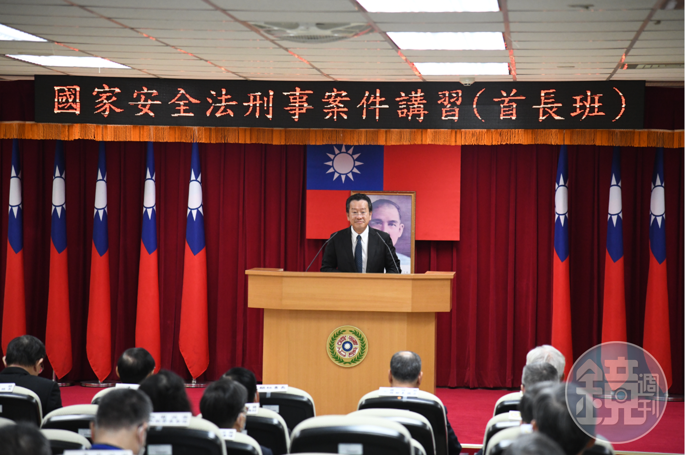 國安講習登場,國安會祕書長顧立雄表示要阻絕此類不法手段,需要國安單位及檢調一同攜手合作。(最高檢提供)
