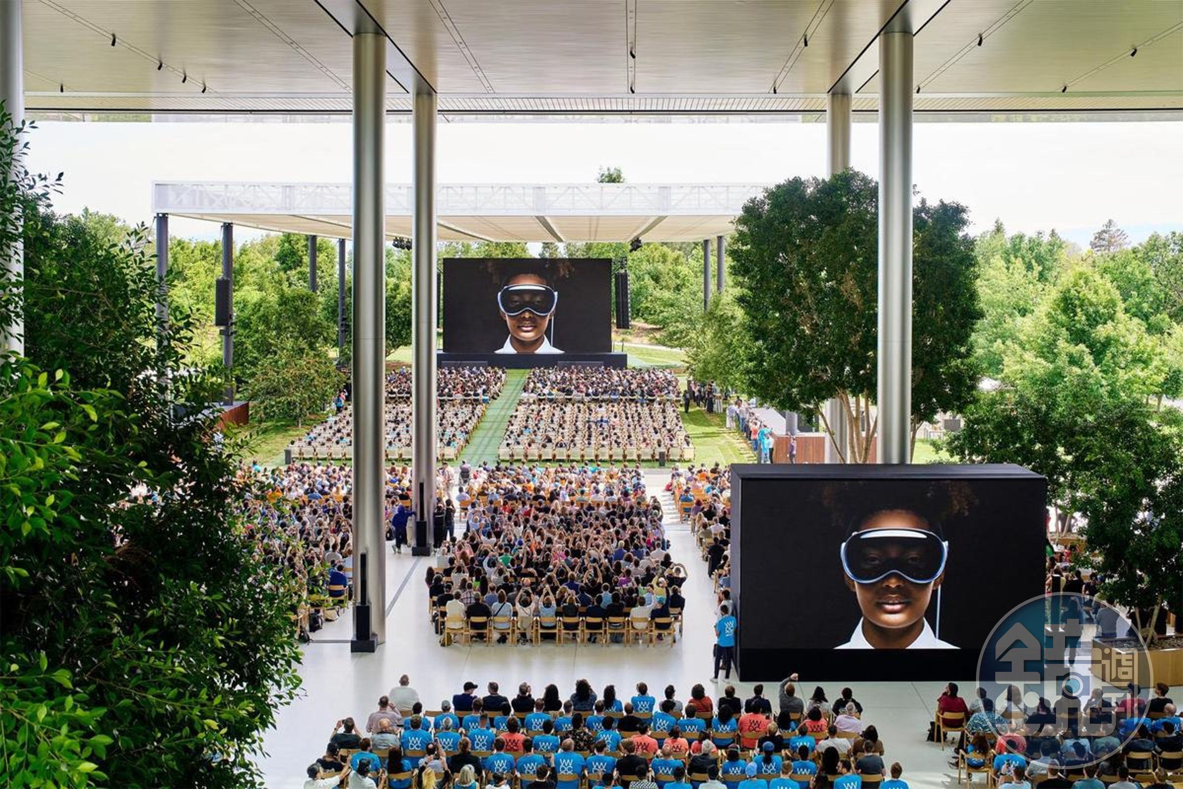 Vision Pro應用大量光學鏡頭,法人認為,若出貨量優於預期,台廠光學族群將高度受惠。(Apple WWDC提供)