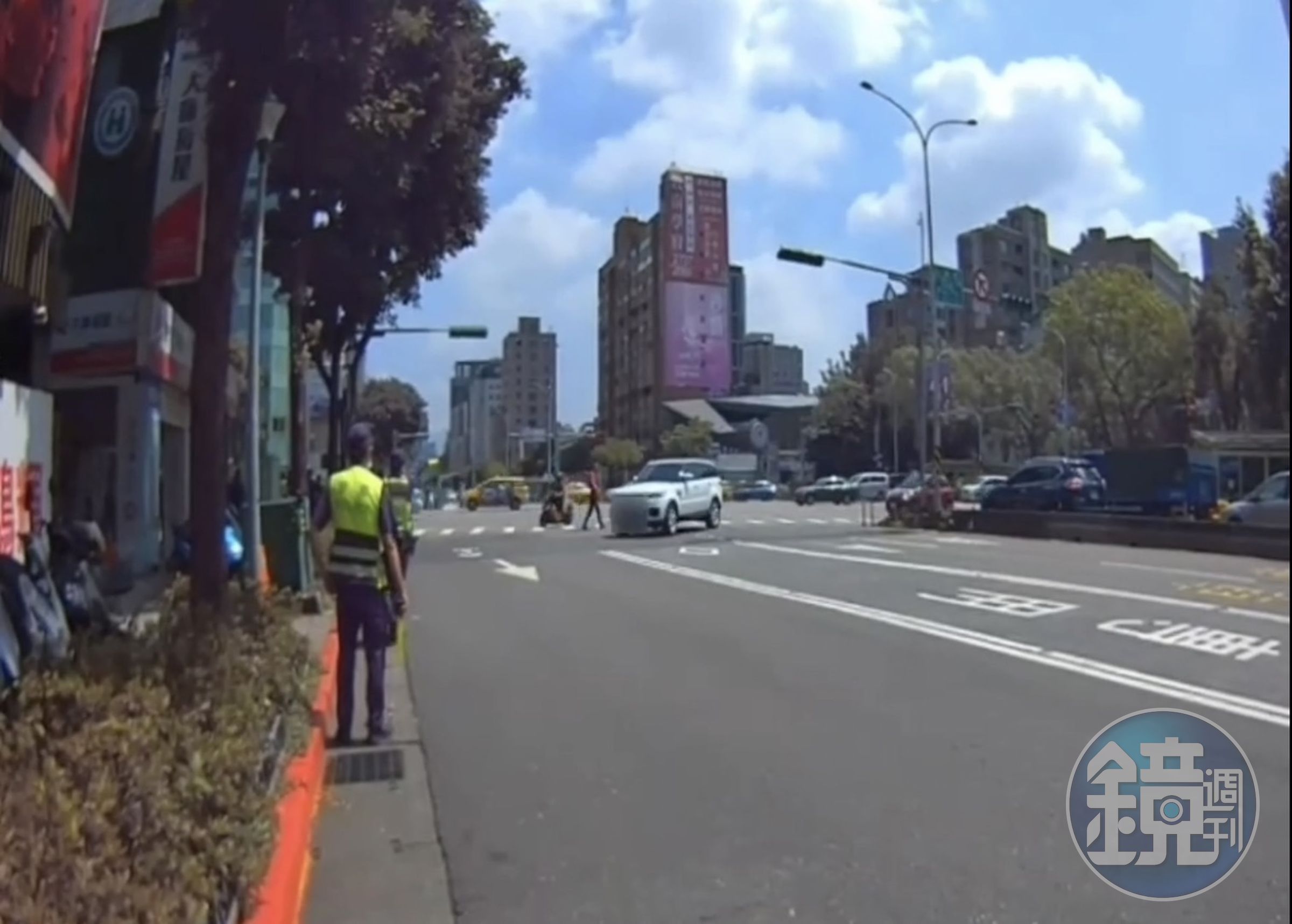 不禮讓行人交通新制今天上路，罰鍰將提高至6千元。（警方提供）