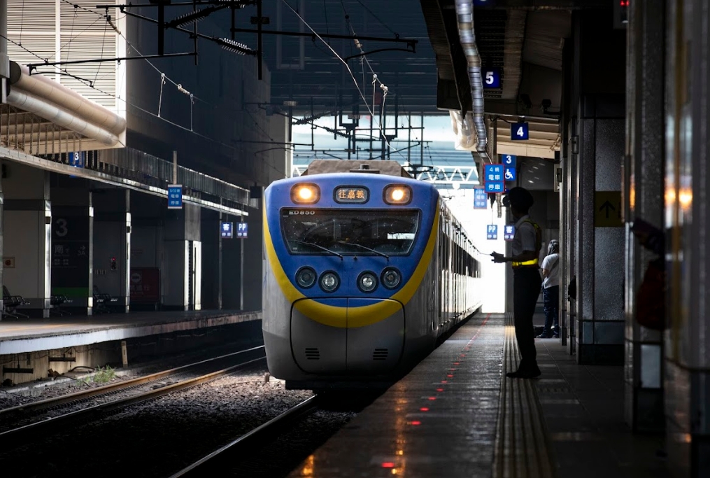 基隆市交通處指出，基隆境內定期票也會在年底前上路，市區公車和台鐵30天無限次搭乘只要320元。（資料照）