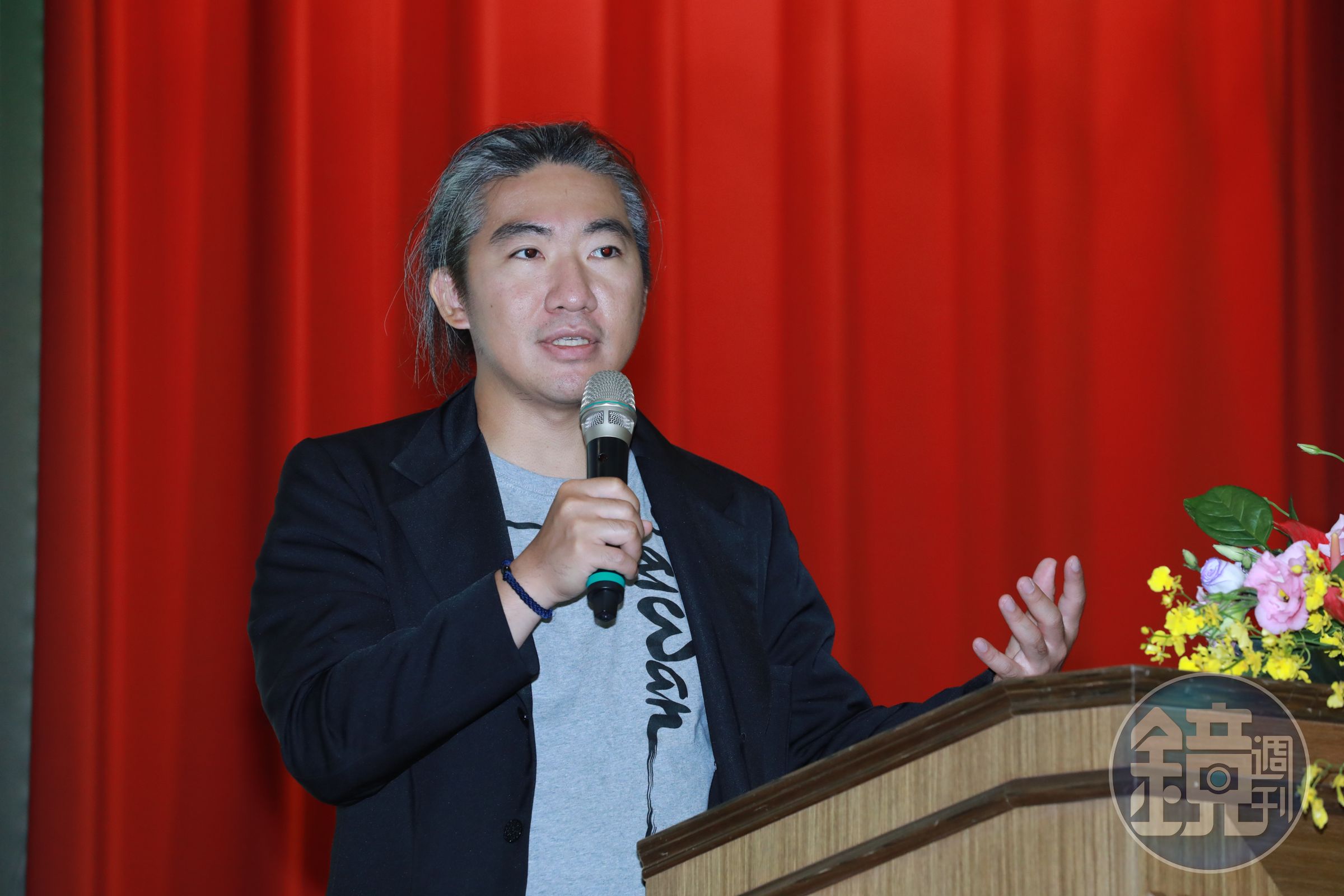 牙醫史書華也參與捐贈救護車。