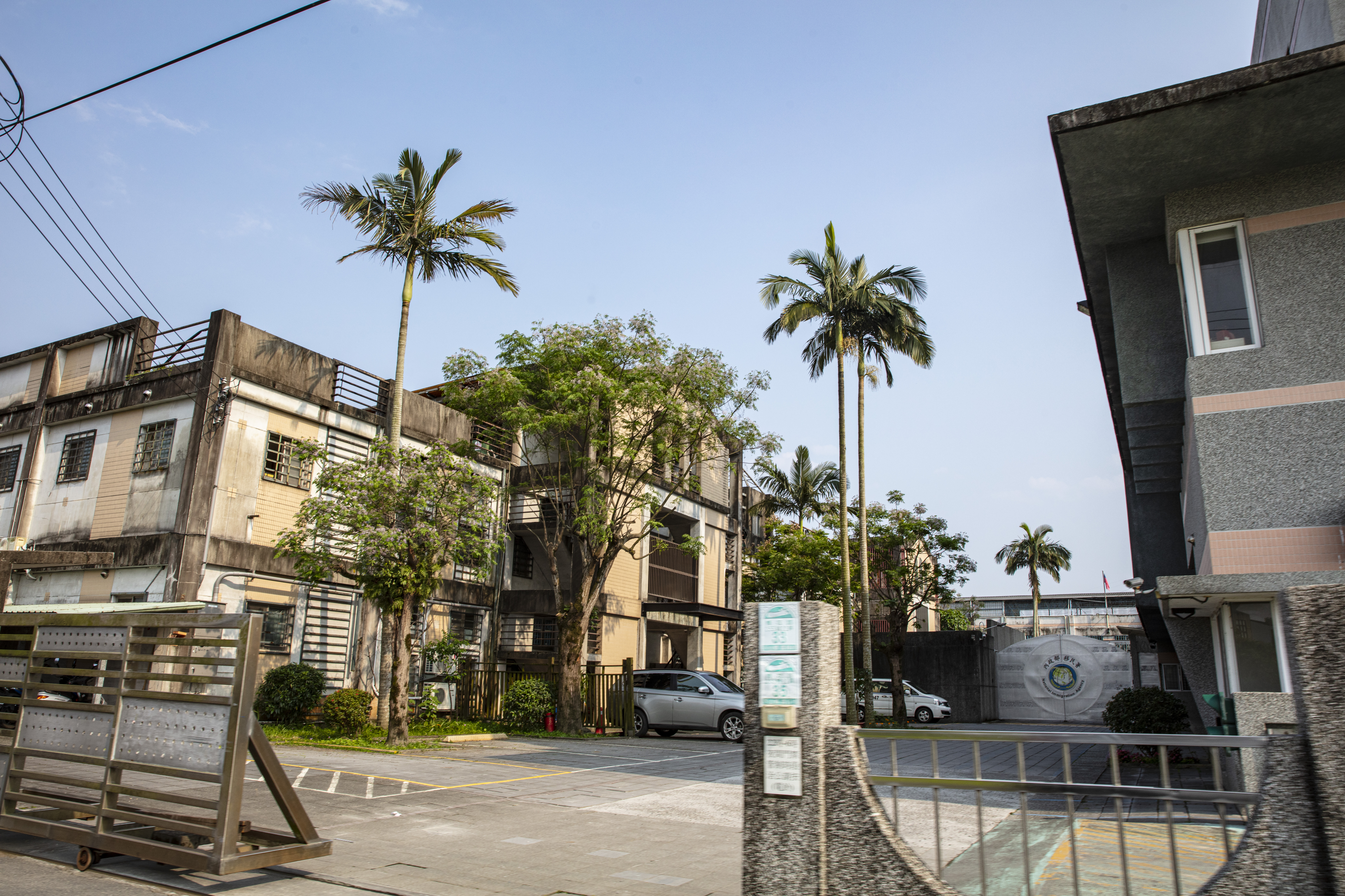 檢調日前接獲檢舉，移民署宜蘭收容所疑有保全人員替收容人夾帶金錢、食物，並收取「手續費」從中牟利。（示意圖，資料照）