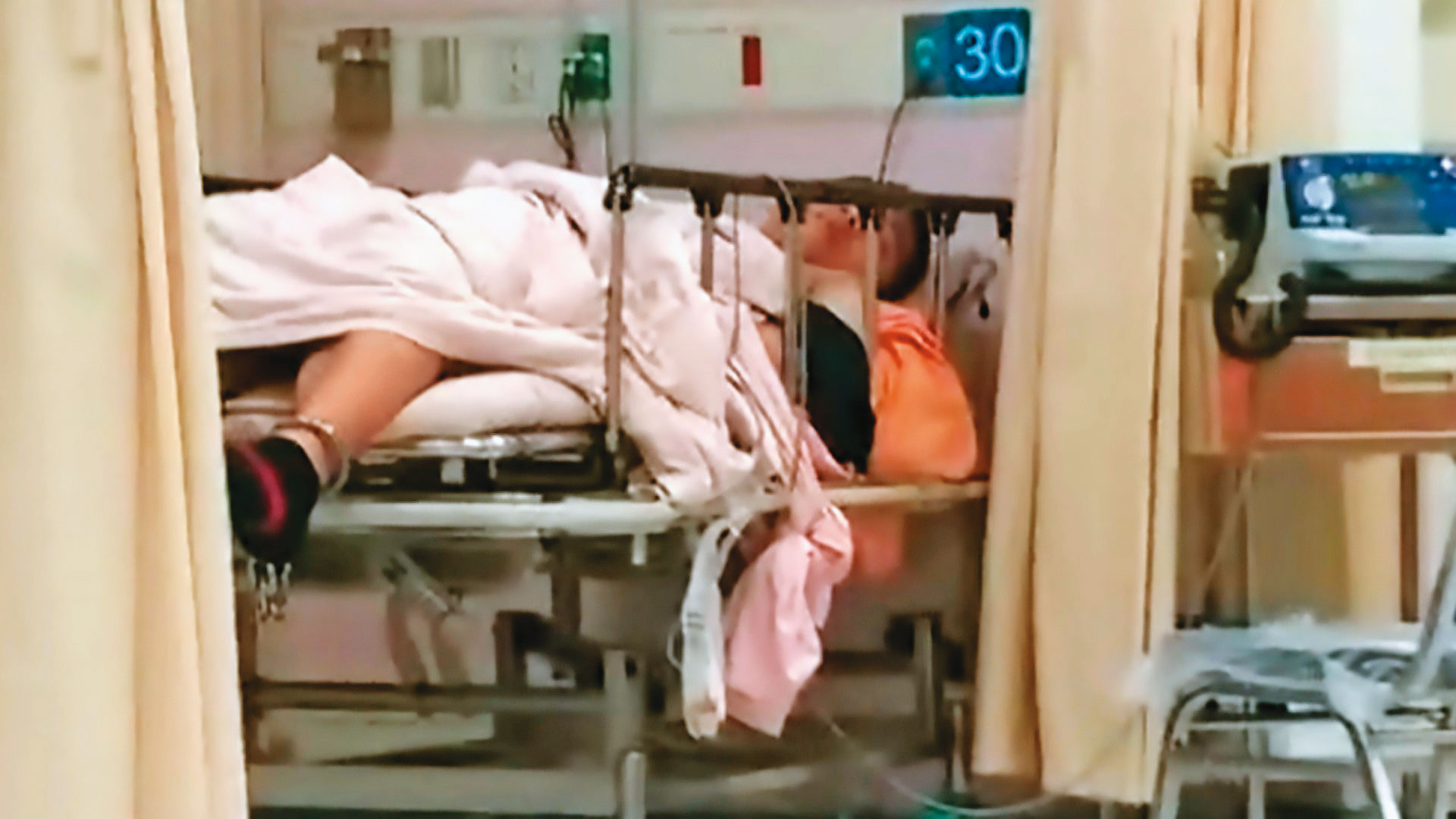 李男自殺未遂，被警方緊急送醫，撿回一命。（東森新聞提供）