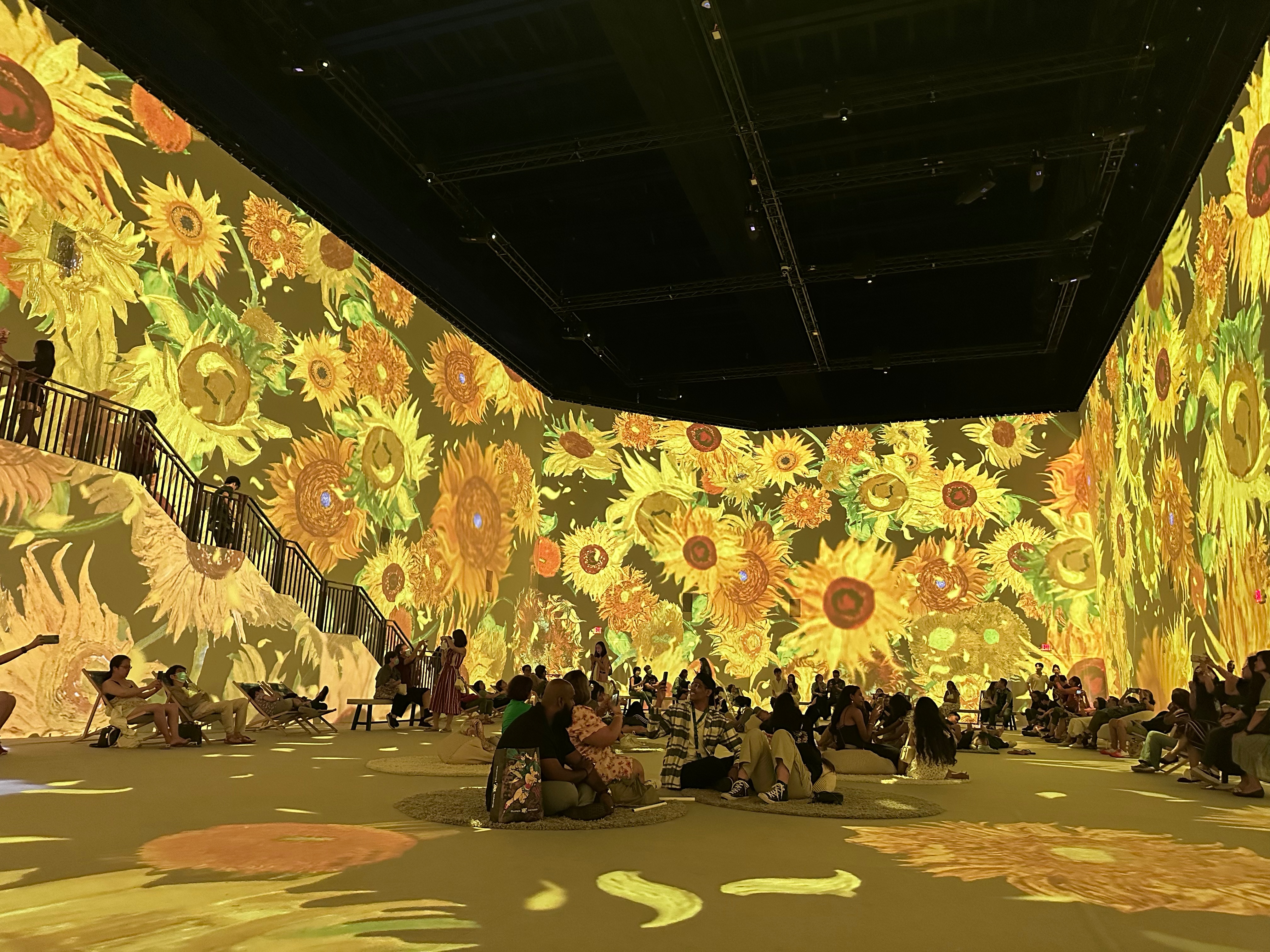 《梵谷藝術沉浸式體驗》首次進駐東南亞，展出300多幅梵谷畫作。