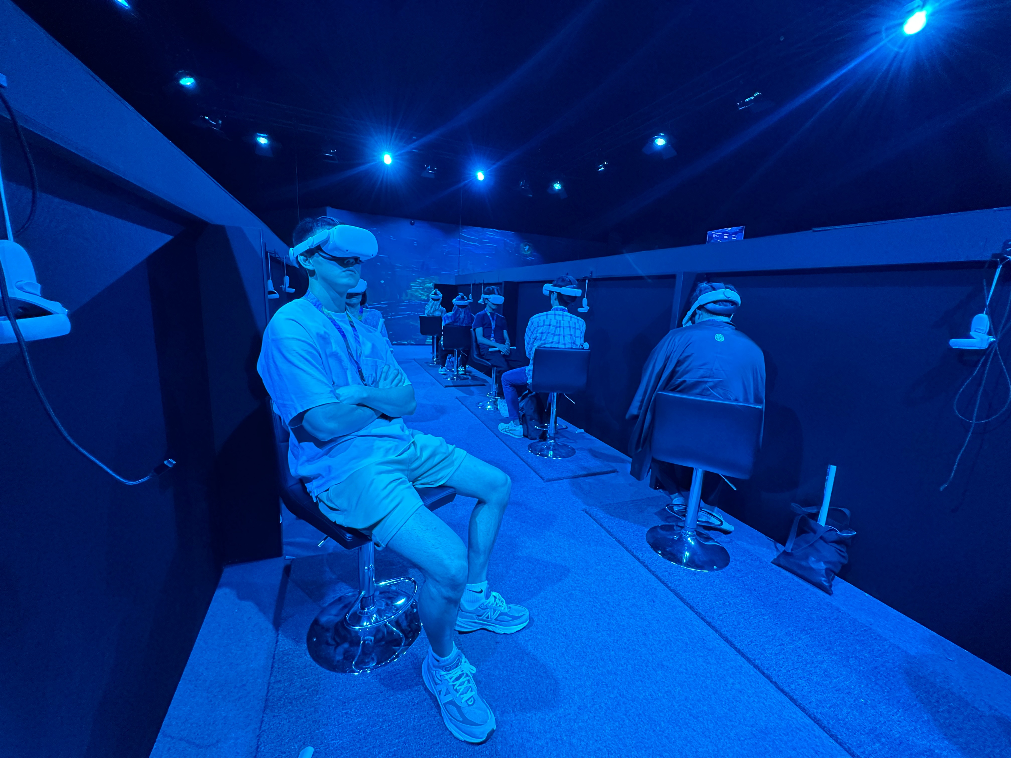 參觀者可戴上VR眼鏡，窺探藝術家的日常與名畫背後的創作靈感。