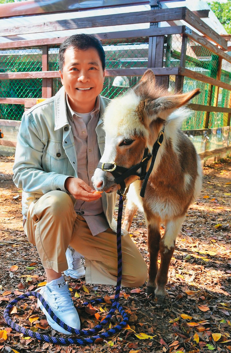 張榮華為保育野生動物,斥資上億元從非洲引進長頸鹿等動物,未料遭部屬李天怡等人詐騙。(三立提供)