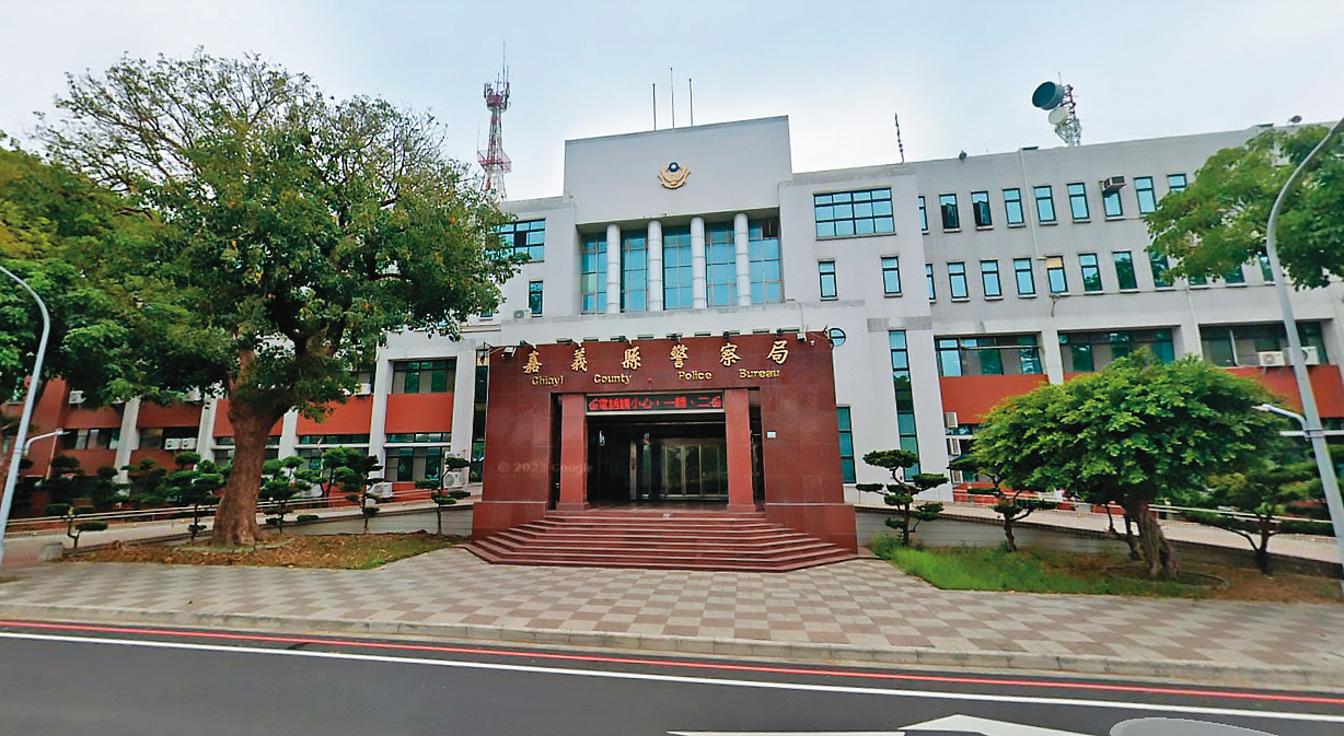 嘉義縣警局（圖）2年前爆發員警偷拍女上司及女同事的醜聞。（翻攝Google Maps）