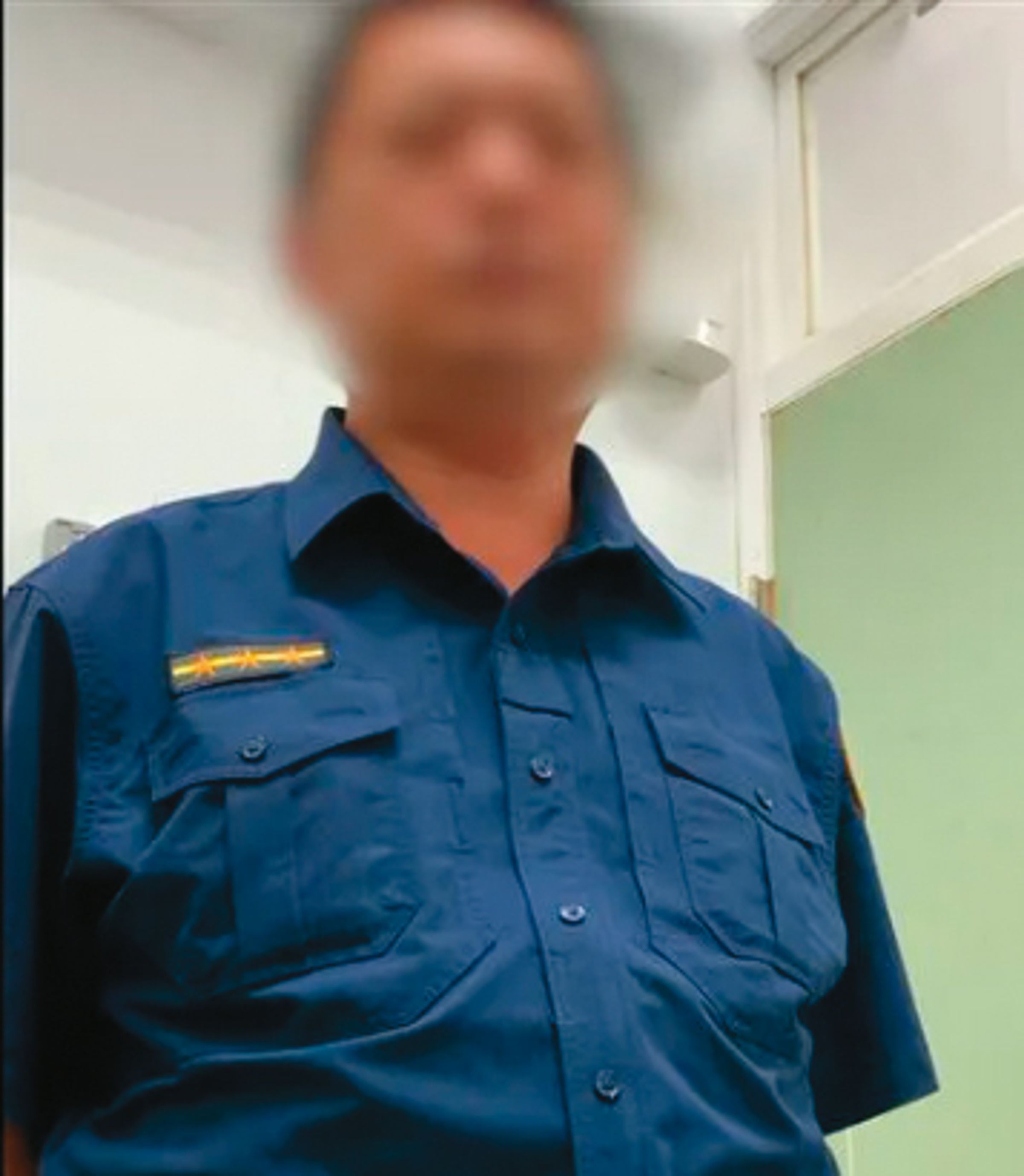 陳姓員警(圖)在嘉義縣警局廁所、更衣間裝針孔偷拍。(讀者提供)