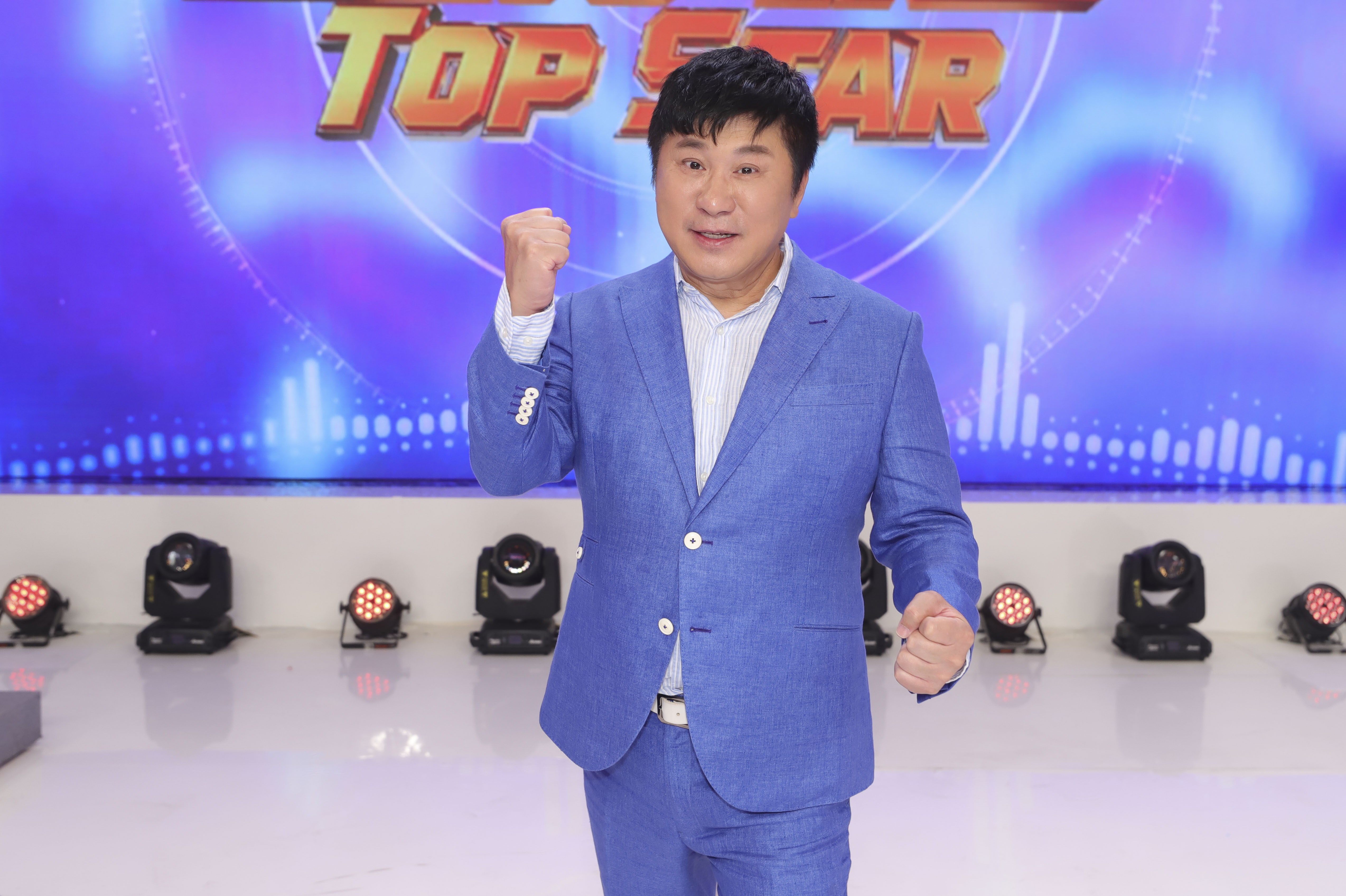 胡瓜主持全新選秀節目《全能歌手》今首錄。（民視提供）