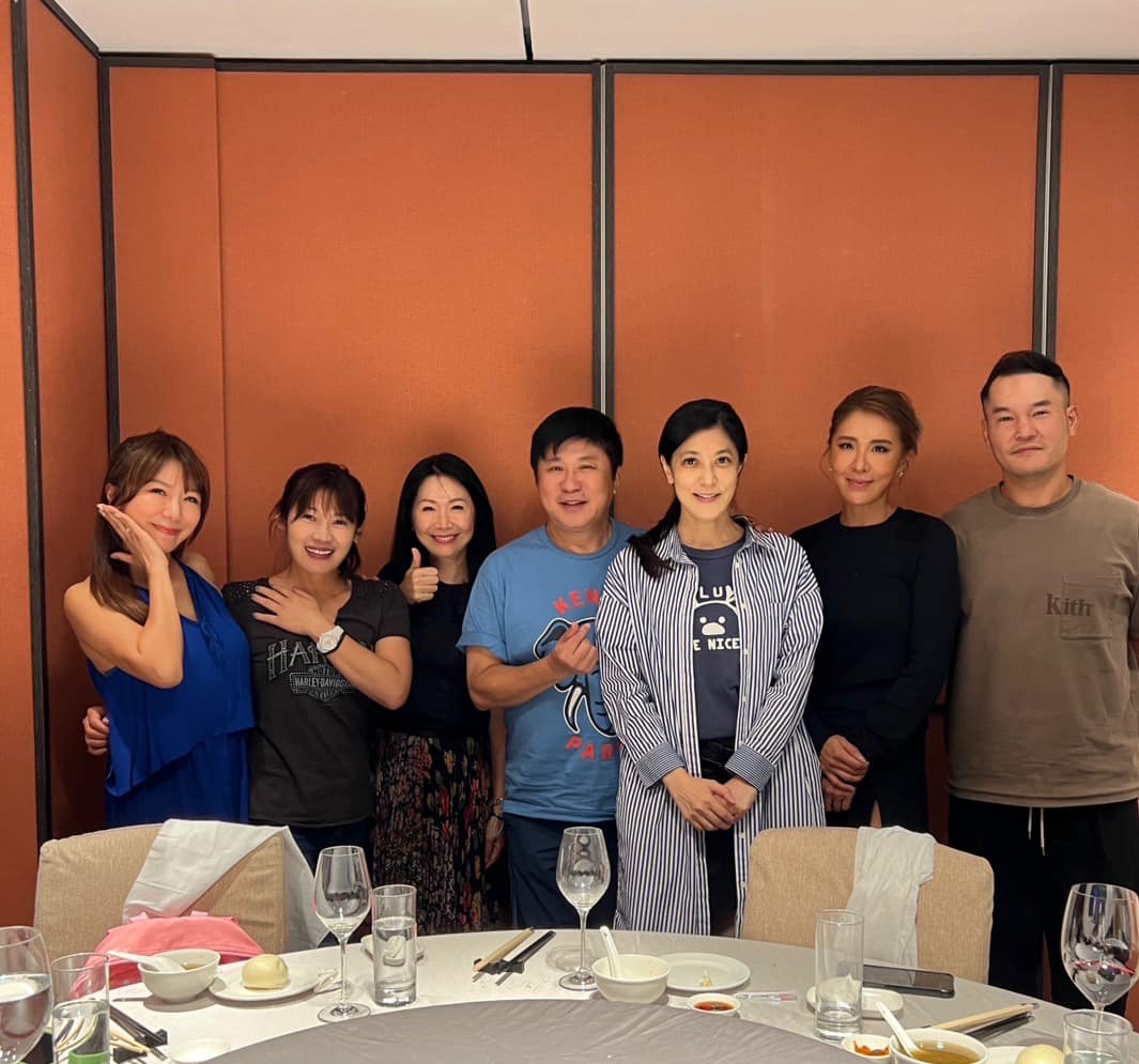 小禎帶著緋聞男友丁春霆與胡瓜、佩甄聚餐。（翻攝自佩甄臉書）