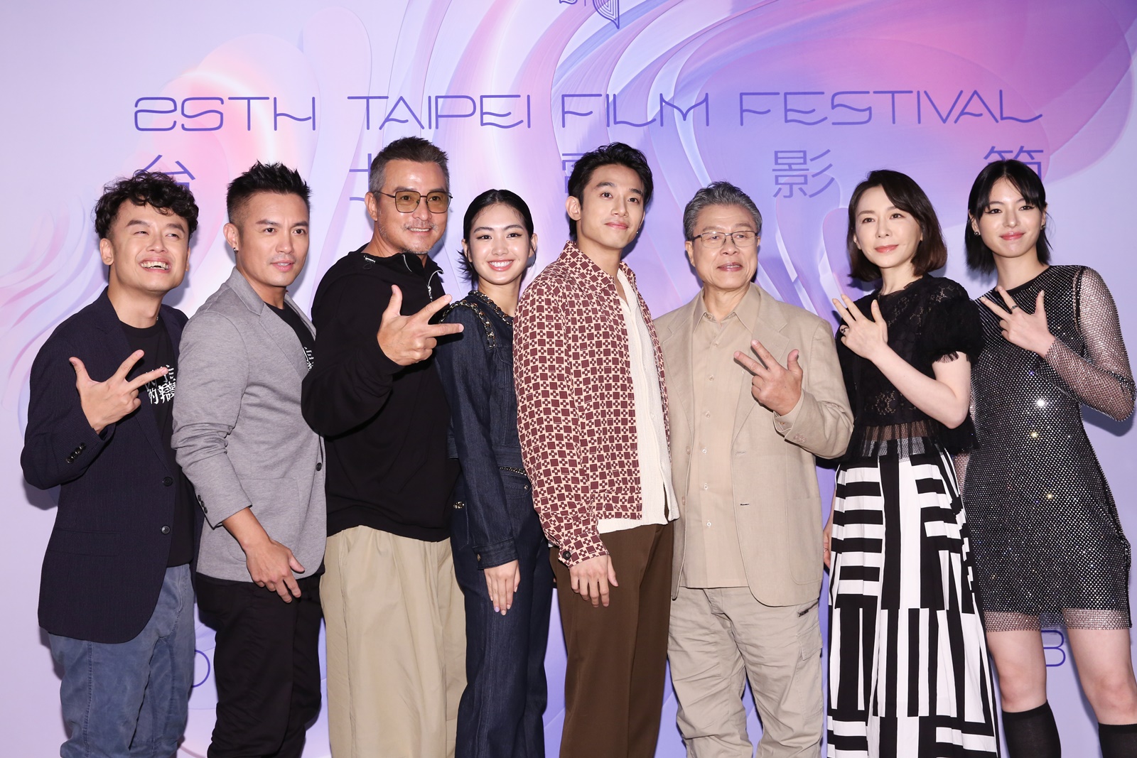 導演唐福睿、范逸臣、李銘順、雷嘉汭、初孟軒、楊烈、潘儀君、陸夏出席《八尺門的辯護人》世界首映媒體見面會。