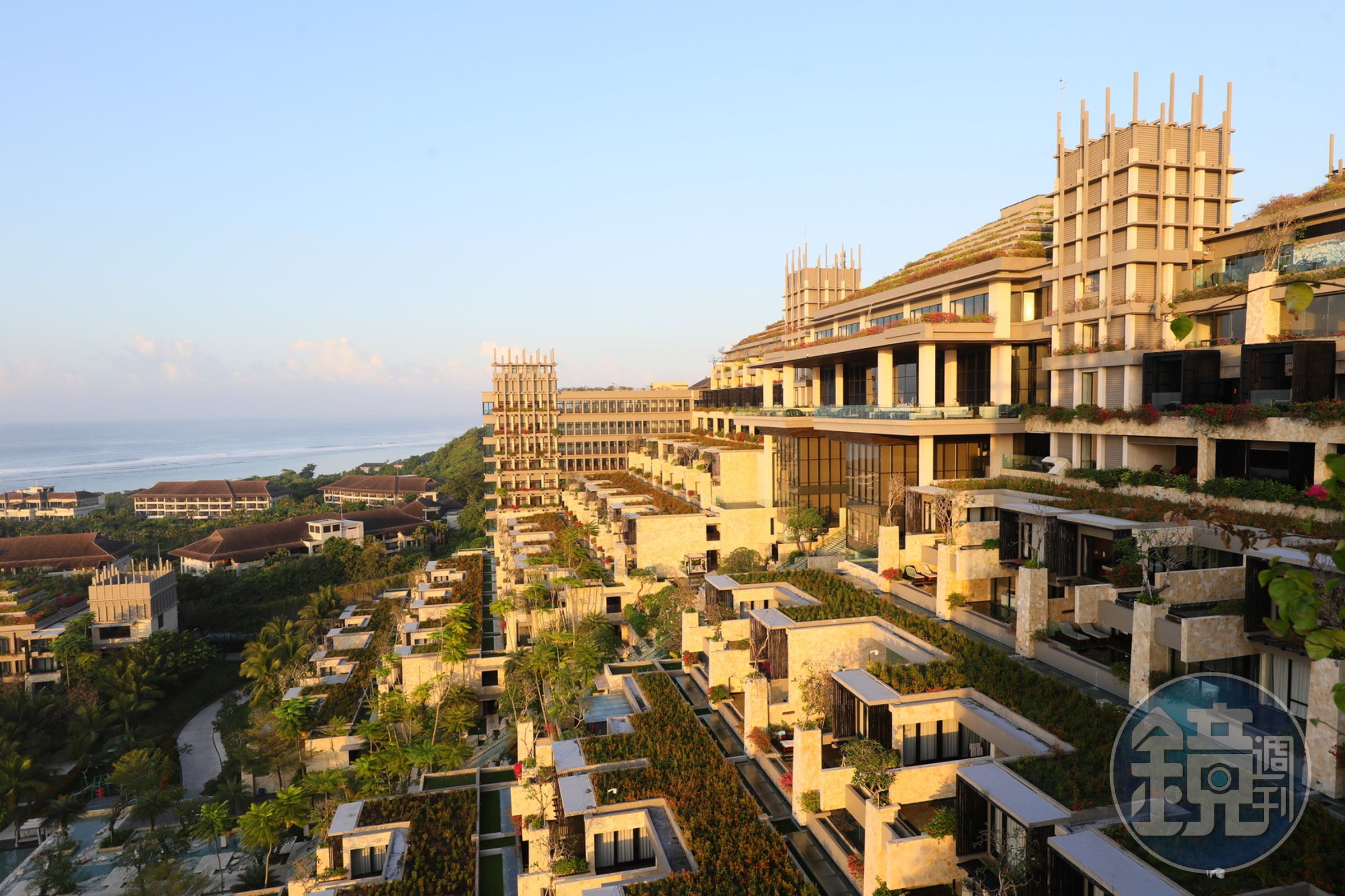 建築物靈感汲取當地流傳千年的梯田灌溉系統「Subak」。