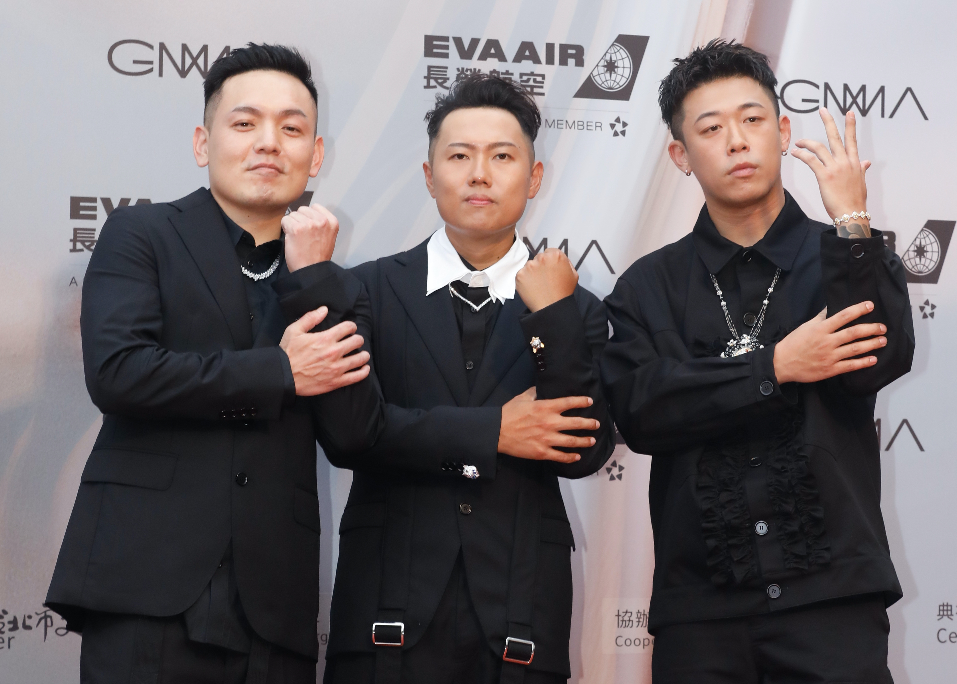 玖壹壹今天雖然要南下趕場，仍義氣走完紅毯。