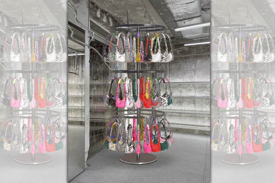 BALENCIAGA將Le Cagole包款以互動旋轉陳列方式作呈現。（BALENCIAGA提供）